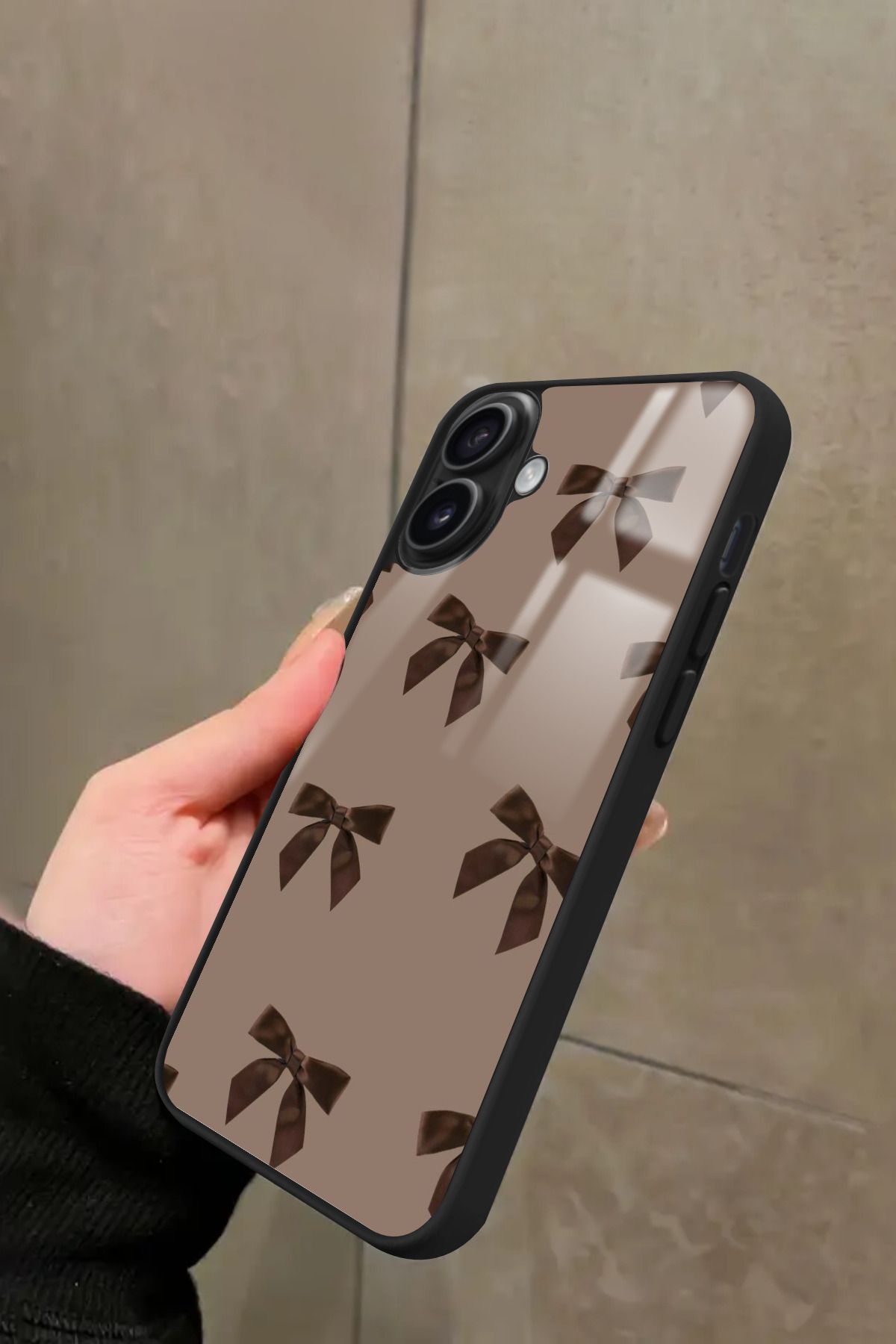 Snacase iPhone 16 Plus Uyumlu Kahverengi Kurdele Tasarımlı Glossy Premium Kılıf