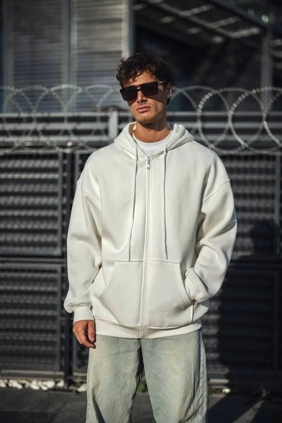 BÜŞRA TEZEL MODA Oversize Tam Fermuarlı Uzun Kol Hırka - Beyaz