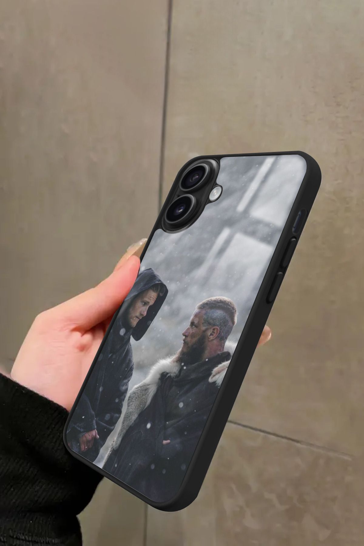 Snacase iPhone 16 Plus Uyumlu Vikings Tasarımlı Glossy Premium Kılıf