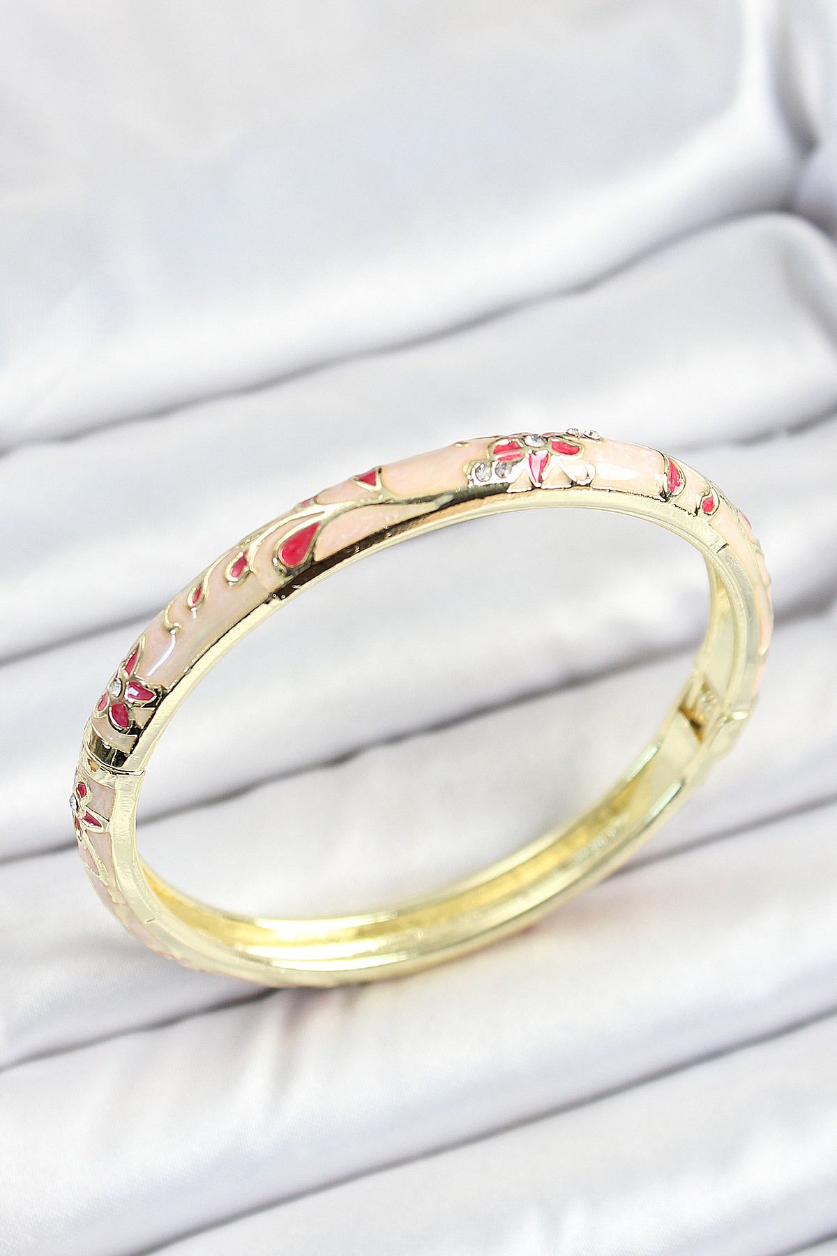 Mu Art Ahşap Mineli Pirinç Zirkon Taşlı Kırmızı Çiçek Desenli Gold Renk Kadın Kelepçe