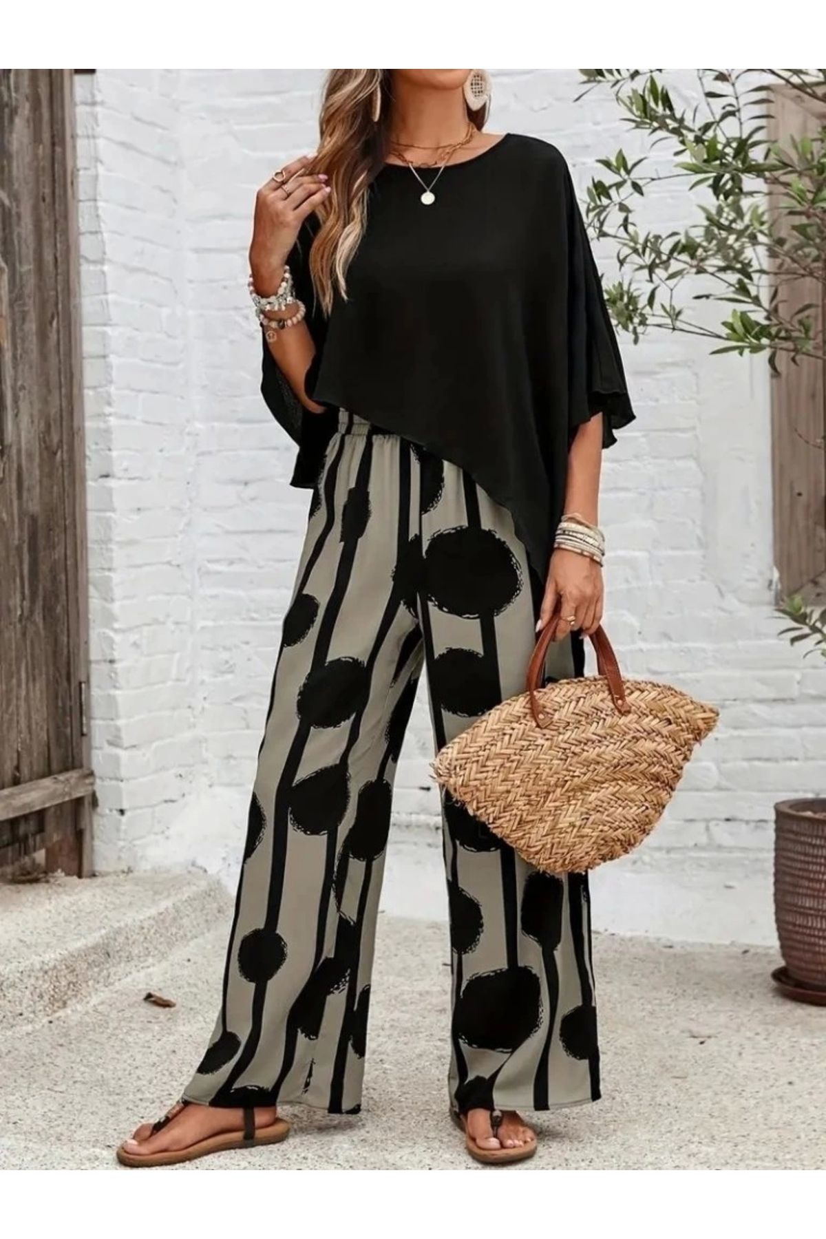 Butik Kadın Truvakar Kol Bisiklet Yaka Asimetrik Dikişsiz Sandy Pelerin Bluz Ve Desenli Pantolon Ikili Tak