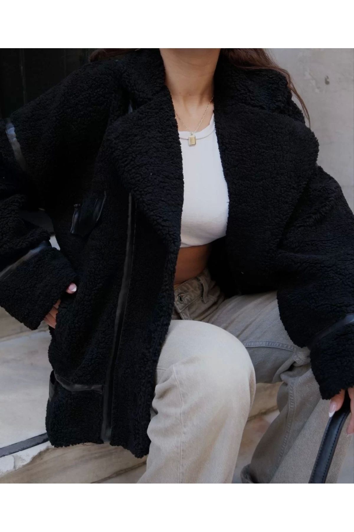 BÜŞRA TEZEL MODA Cıt Cıt Detaylı Peluş Mont Ceket - Siyah