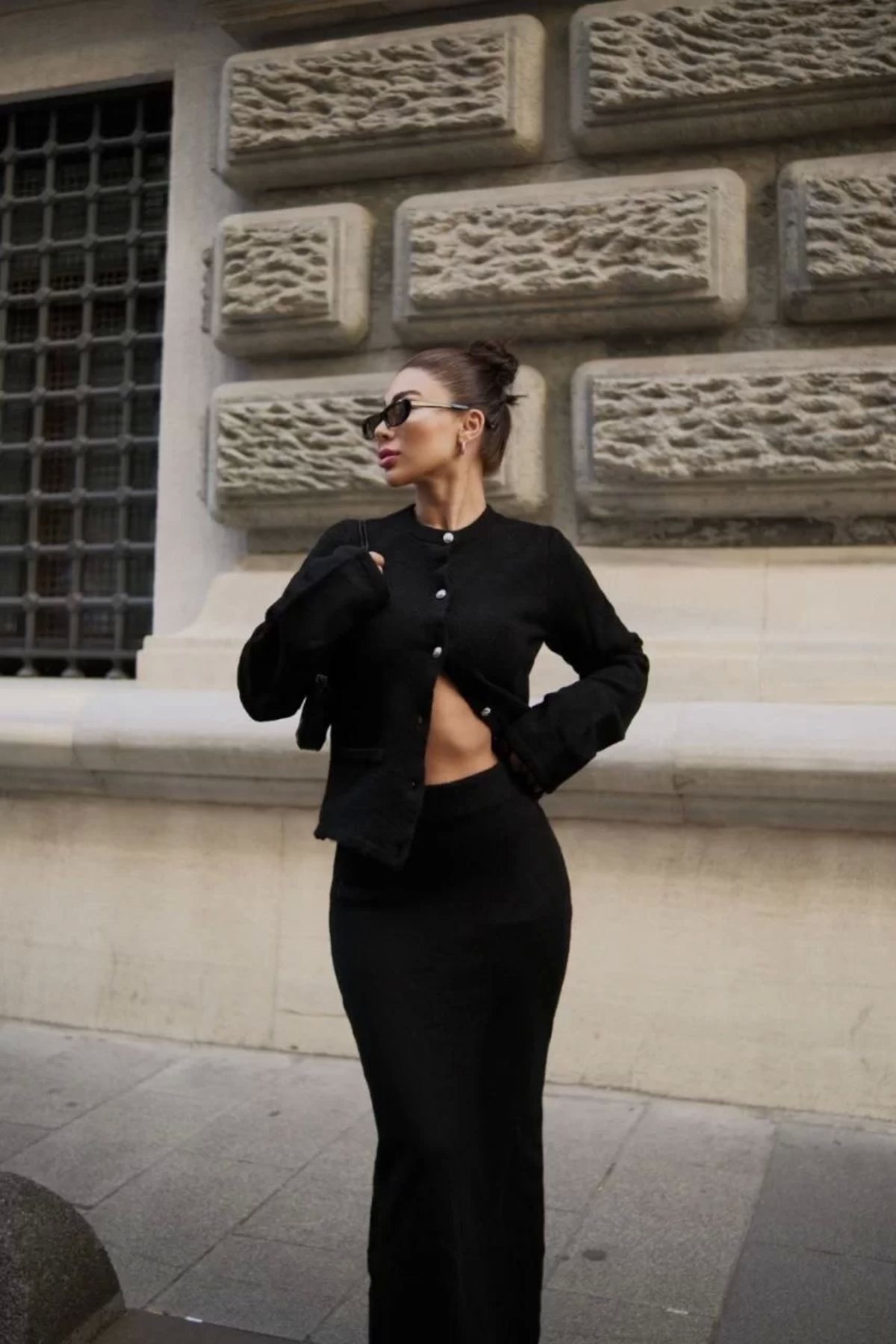 BÜŞRA TEZEL MODA Düğmeli Triko İkili Etekli Takım- Siyah