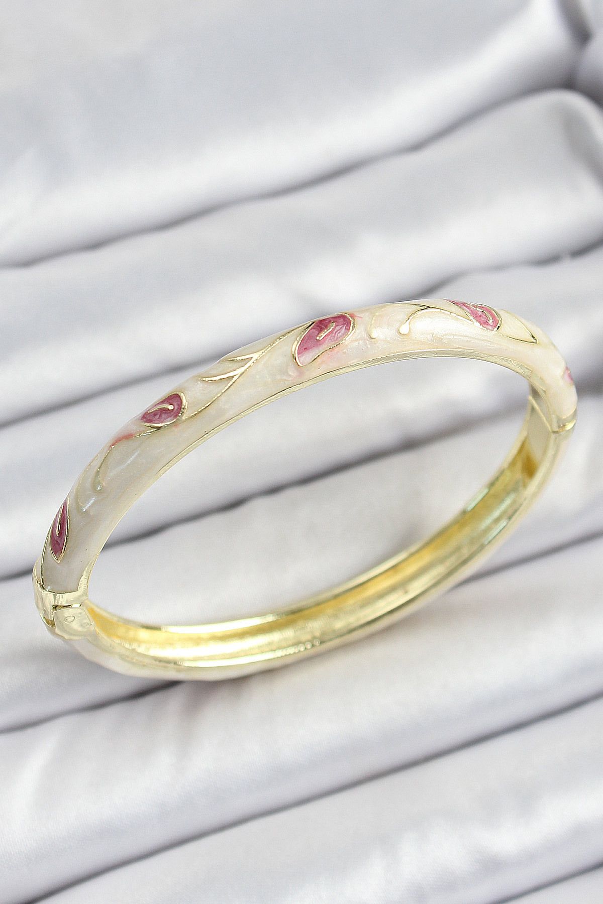 Mu Art Ahşap Mineli Pirinç Gold Renk Krem Çiçek Motifli Kadın Kelepçe