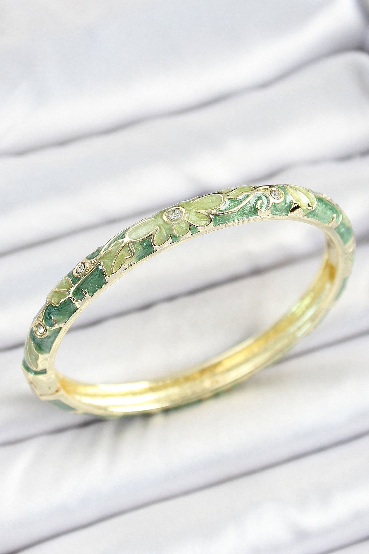 Mu Art Ahşap Mineli Pirinç Zirkon Taşlı Yeşil Çiçek Desenli Gold Renk Kadın Kelepçe