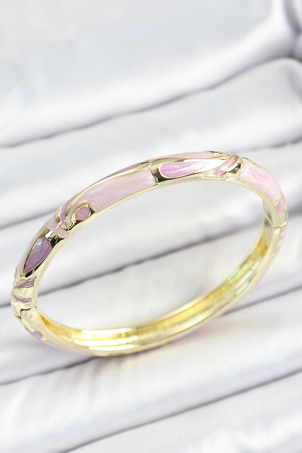 Mu Art Ahşap Mineli Pirinç Pembe Desenli Gold Renk Kadın Kelepçe