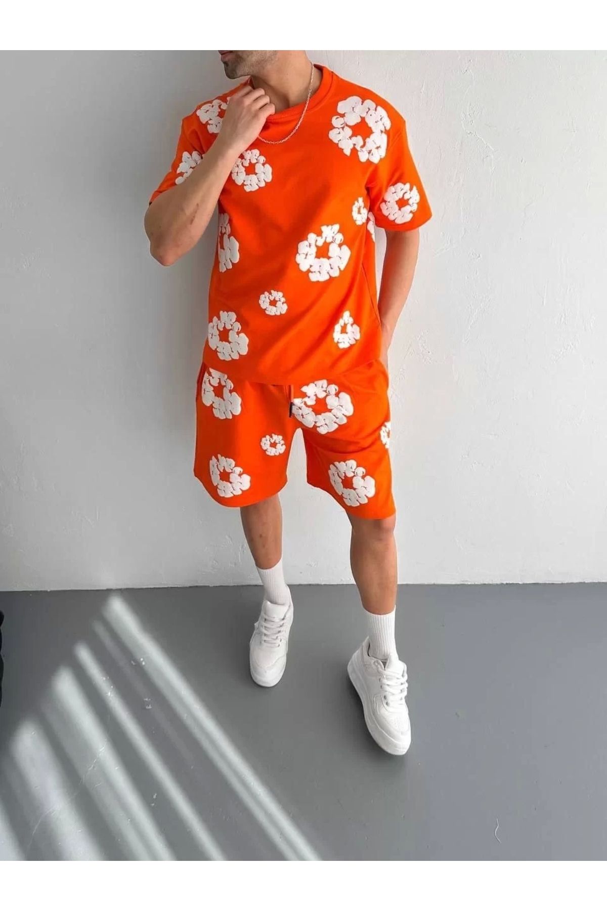 BÜŞRA TEZEL MODA İki İplik Kumaş Baskılı T-shirt Şortlu Takım- Turuncu