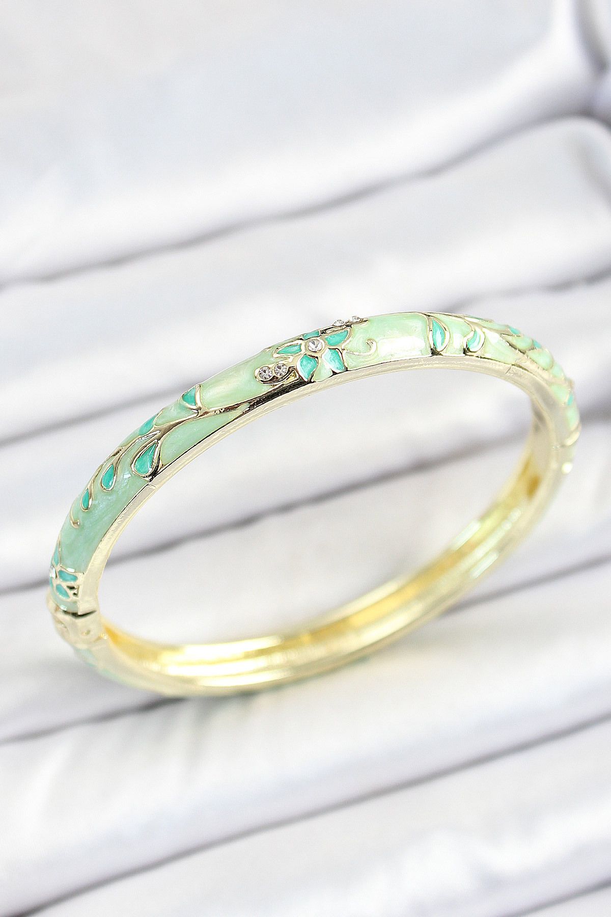 Mu Art Ahşap Mineli Pirinç Zirkon Taşlı Su Yeşili Çiçek Desenli Gold Renk Kadın Kelepçe