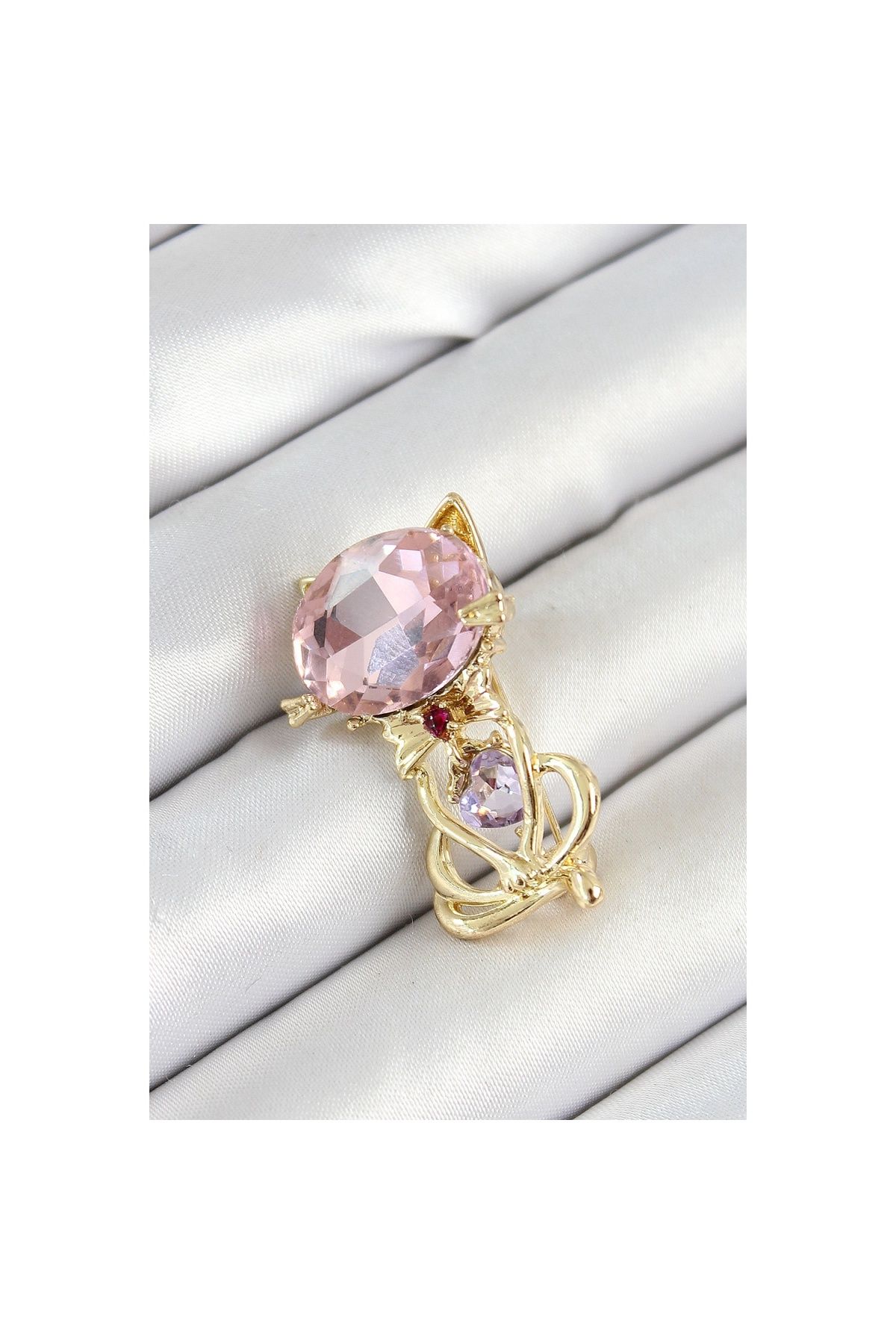 maarketim Pembe Zirkon Taşlı Kap Detaylı Kedi Figürlü Gold Renk Kadın Broş