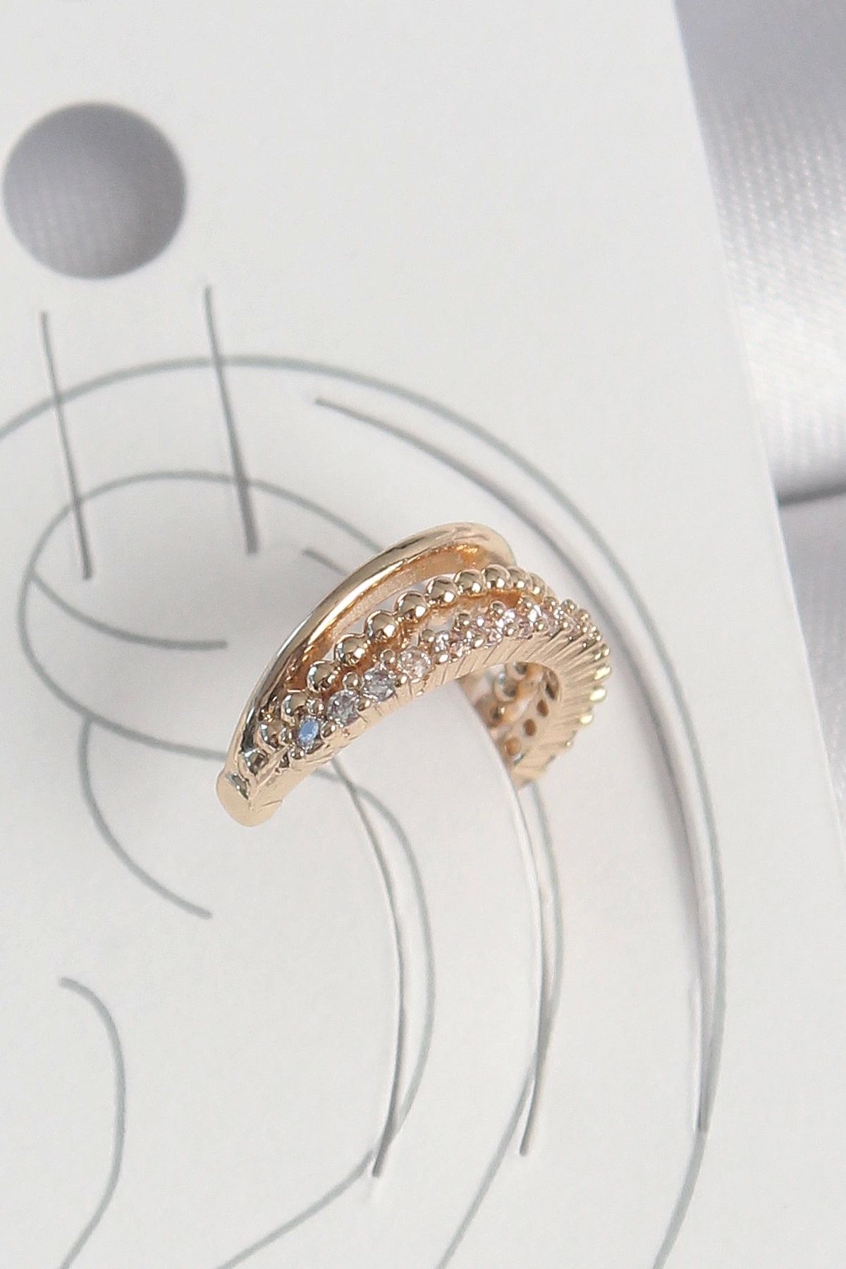 Clariss Pirinç Gold Renk Zirkon Taşlı 3'Lü Sıralı Model Kadın Kıkırdak Küpe