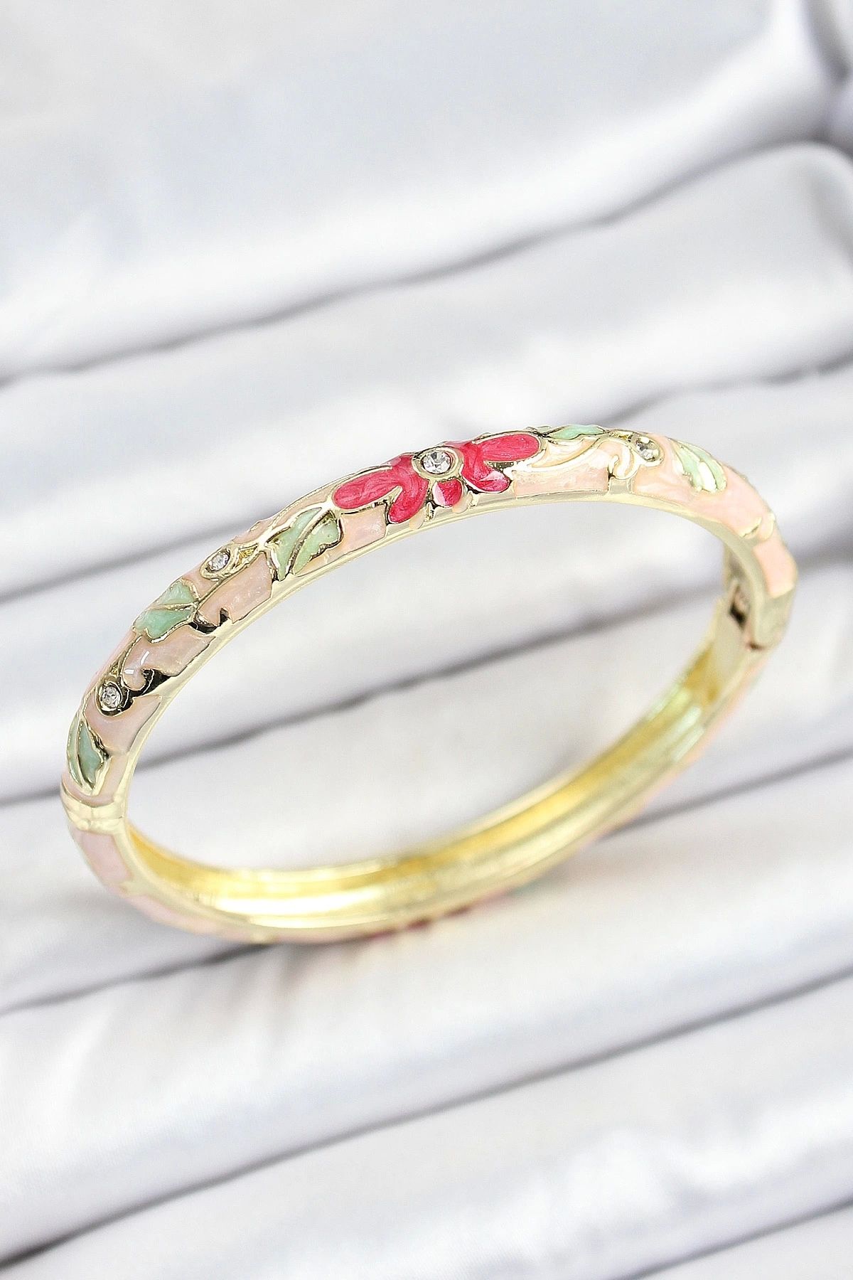 Clariss Mineli Pirinç Zirkon Taşlı Yeşil Pembe Çiçek Desenli Gold Renk Kadın Kelepçe