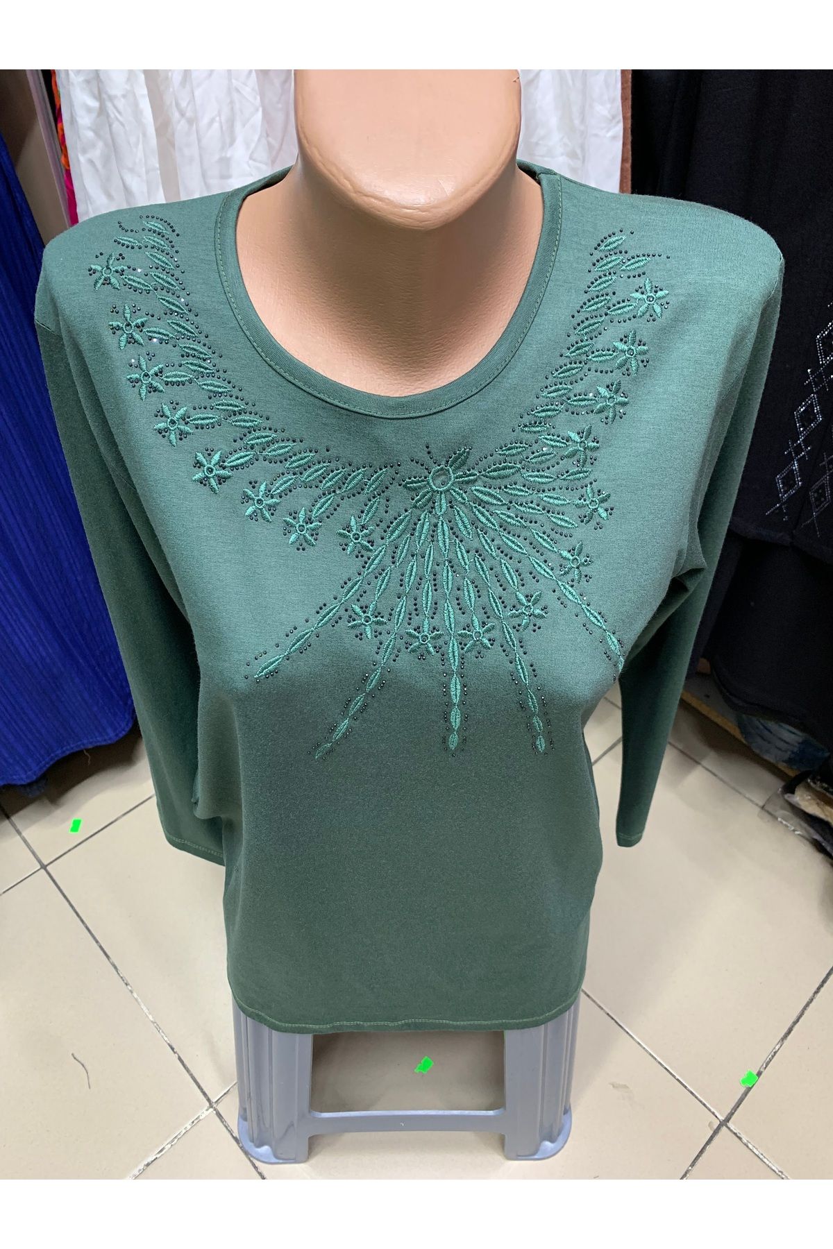 Butik Kadın etek üzeri taşlı penye bluz