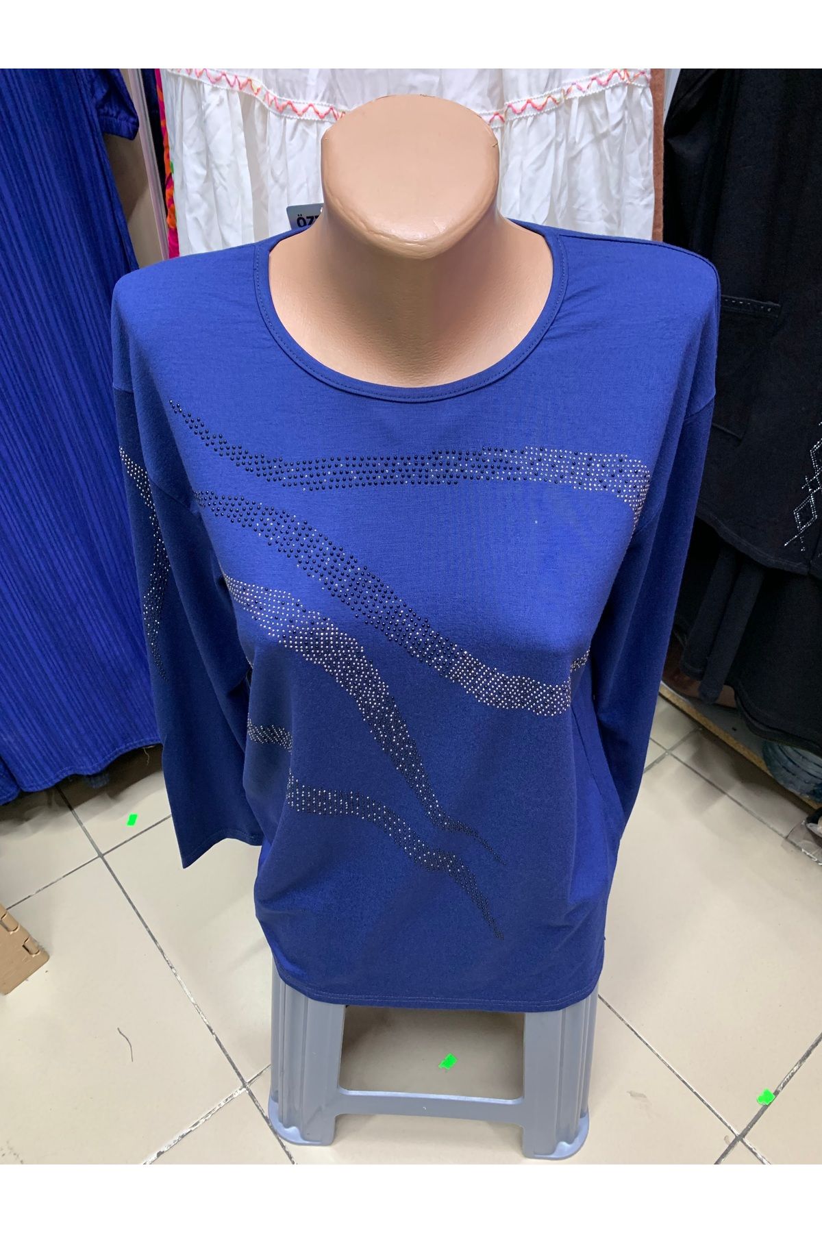 Butik Kadın etek üzeri taşlı penye bluz