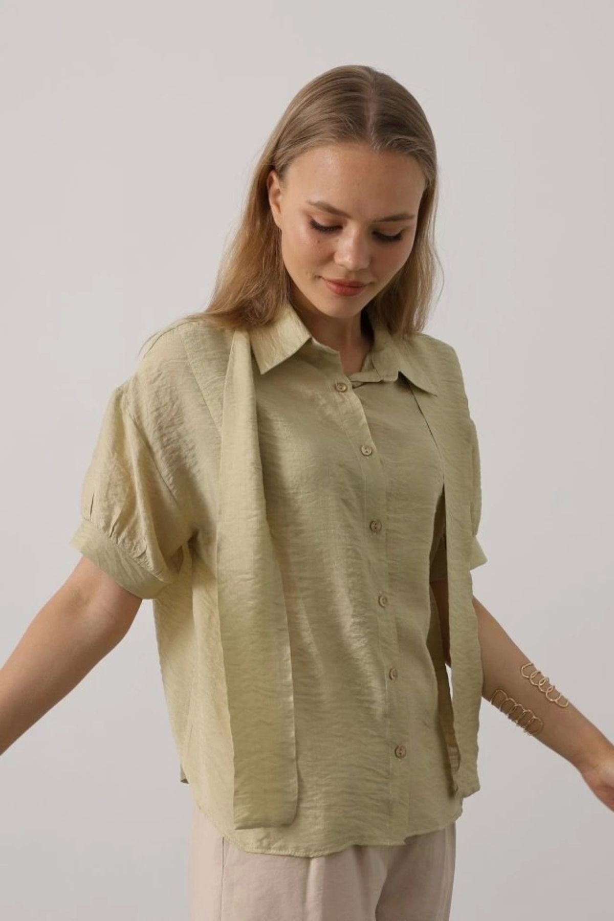Butik Atkı Detaylı Yarım Kol Gömlek - Yağ Yeşili