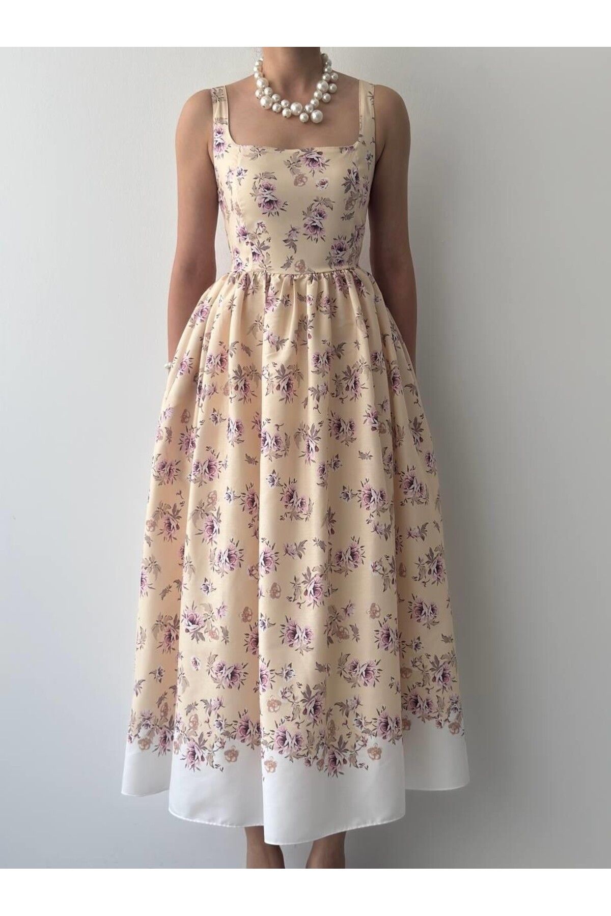 Julidress Cep Detaylı Çiçek Desenli Askılı Midi Boy Premium Elbise