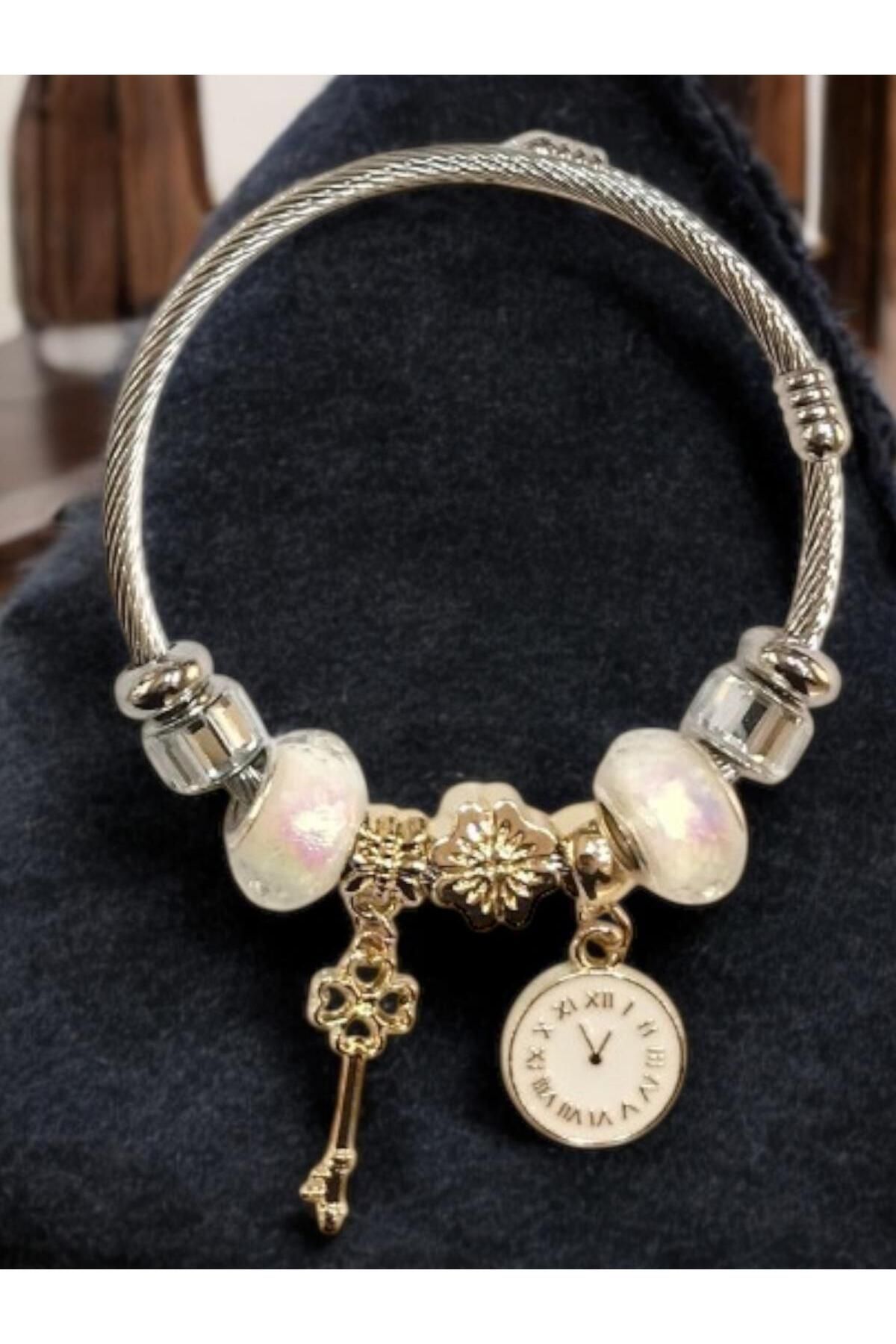 Luna Barella Beyaz Saatli Charm Bileklik – Anahtarlı Vintage Kadın Bileklik