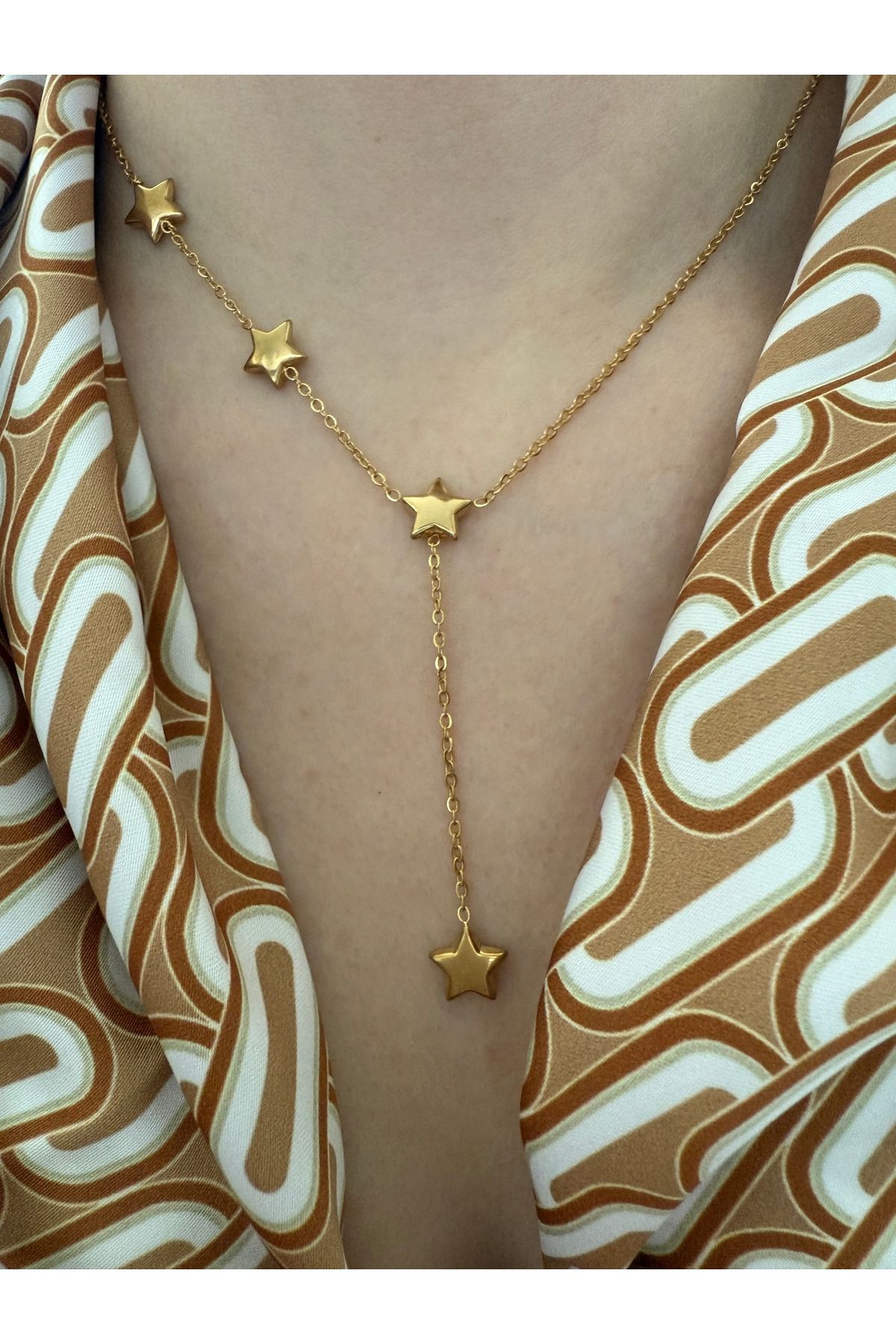Pinery Jewels Sıralı Yıldız Sallantılı Kararmaz Paslanmaz Çelik Kadın Kolye – Modern ve Şık Tasarım