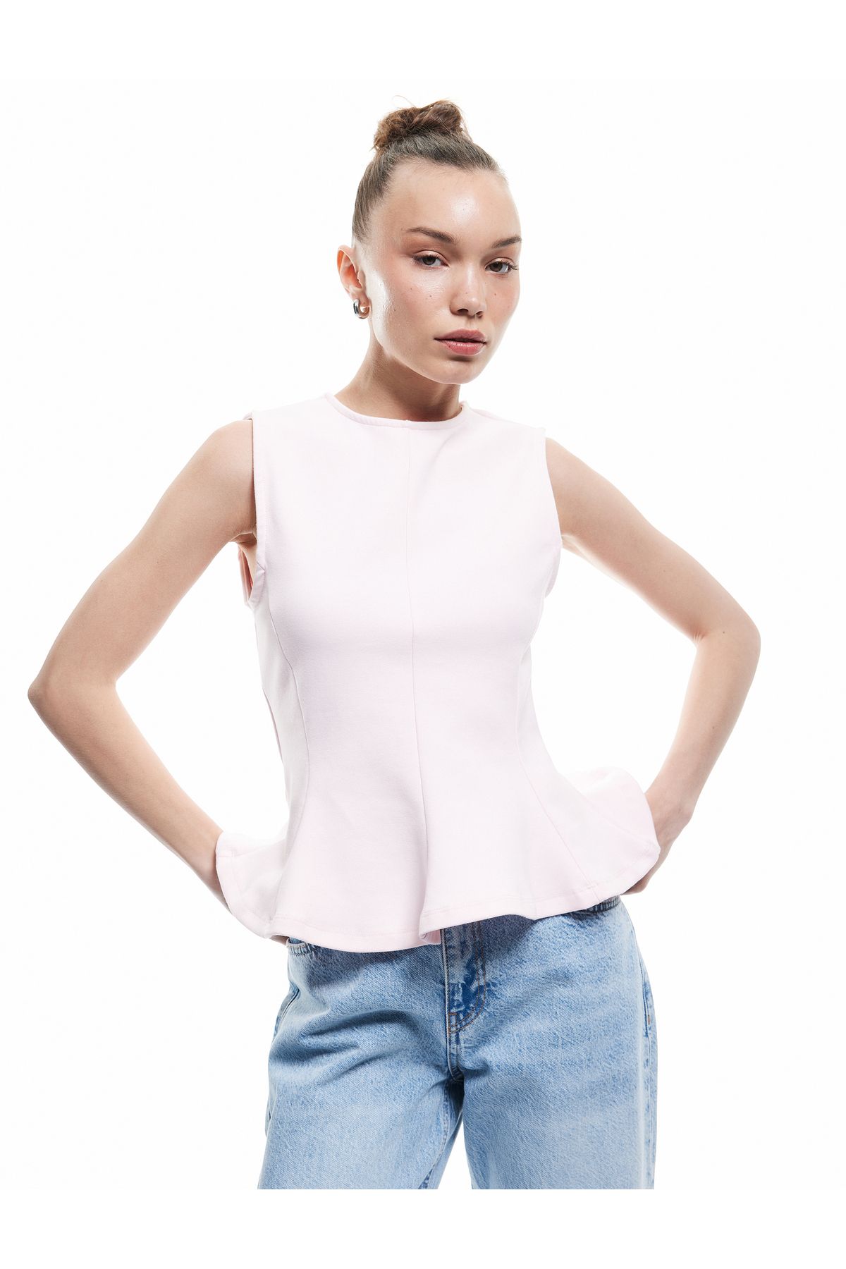Koton Yeni Sezon Pamuklu Slim Fit Bisiklet Yaka Volanlı Kolsuz Bluz
