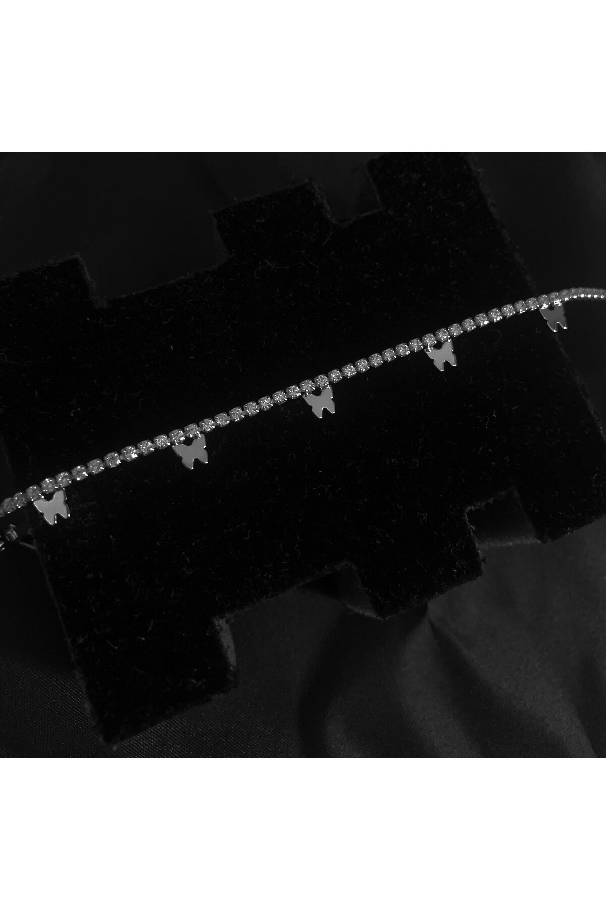 Black Stone Minimal Kelebek Detaylı Bileklik - Gümüş