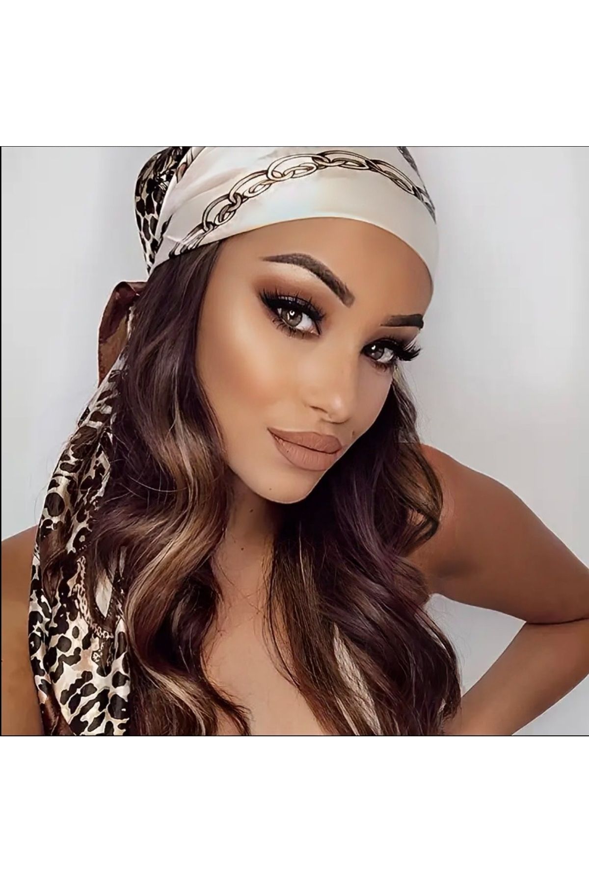 Lilly Saten Zincir ve Leopar Desenli Eşarp Fular