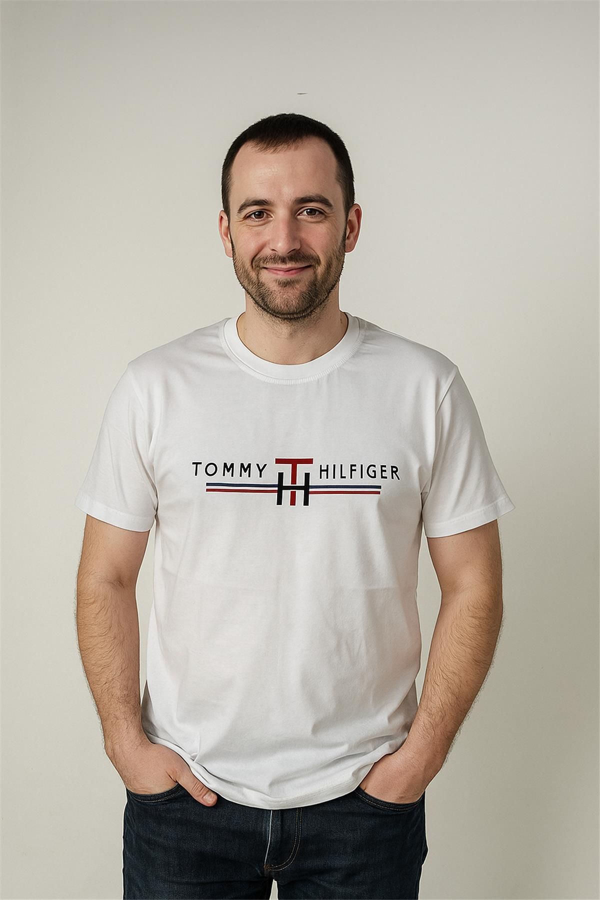 Trend07 TREND KAPINDA TOMMY BİSİKLET YAKA NAKIŞLI TSHİRT BEYAZ