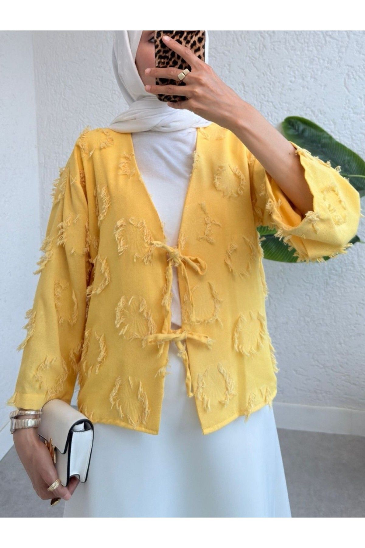 Modamorfo Tek Düğmeli Püskül Detaylı Yırtmaçlı Kimono -Sarı