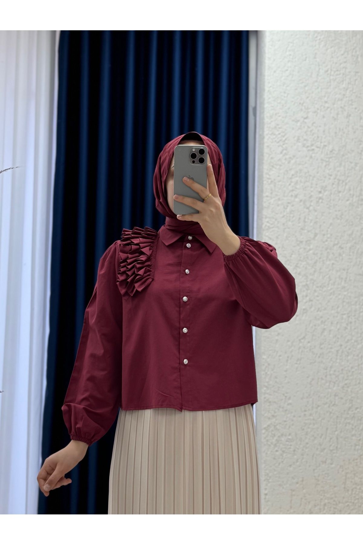 Mihra Soretta Sol Omuzu Fırfırlı Kısa Gömlek-BN4214 Bordo