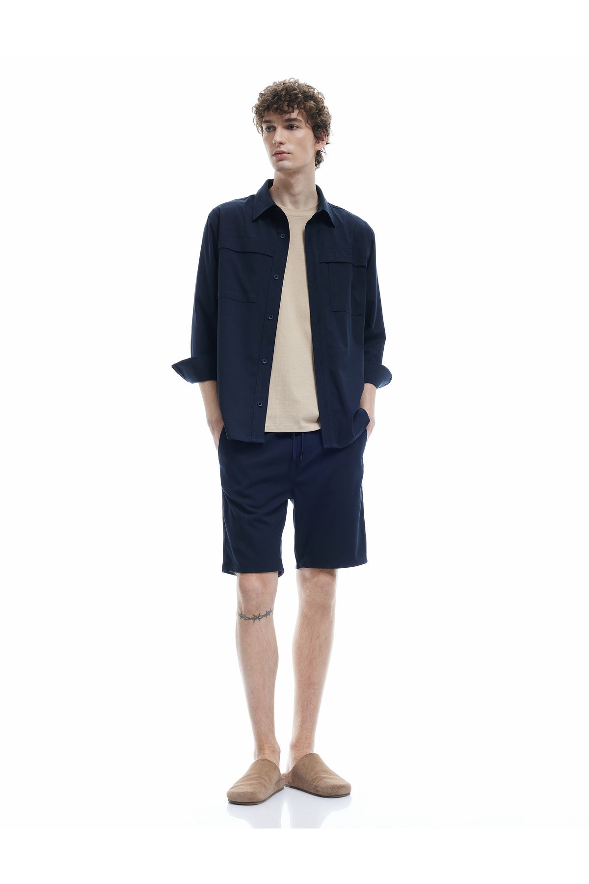 Koton Yeni Sezon Viskon Karışımlı Cep Detaylı Bermuda Slim Fit Beli Bağcıklı Şort