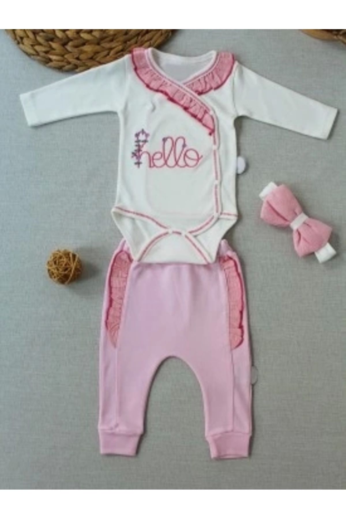 Diji Baby 3-6 6-9 9-12 Ay Hello Nakışlı Kruvaze Bandanalı Uzun Kollu Zıbınlı 3lü Kız Bebek Takımı