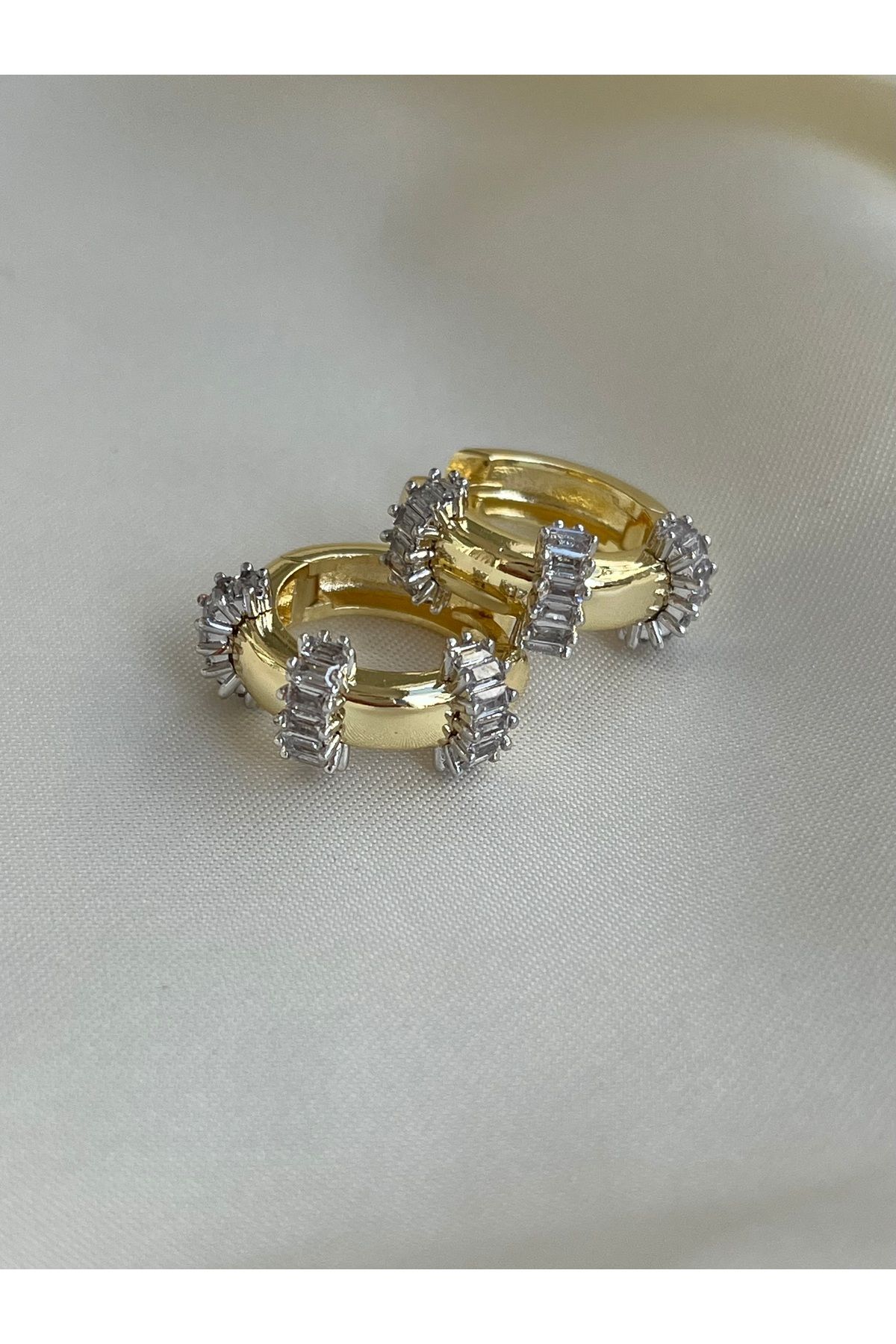 Twinssis Accessories Baget Taşlı Gold Halka Küpe