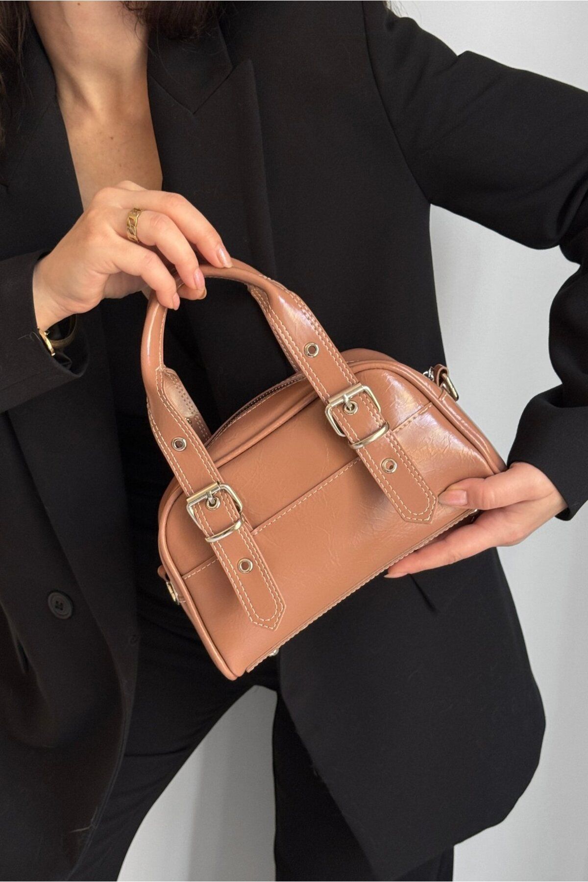 Yuka Atelier Ravello Dikiş Detaylı Çapraz Kullanımlı Suni Deri Omuz ve El Çantası