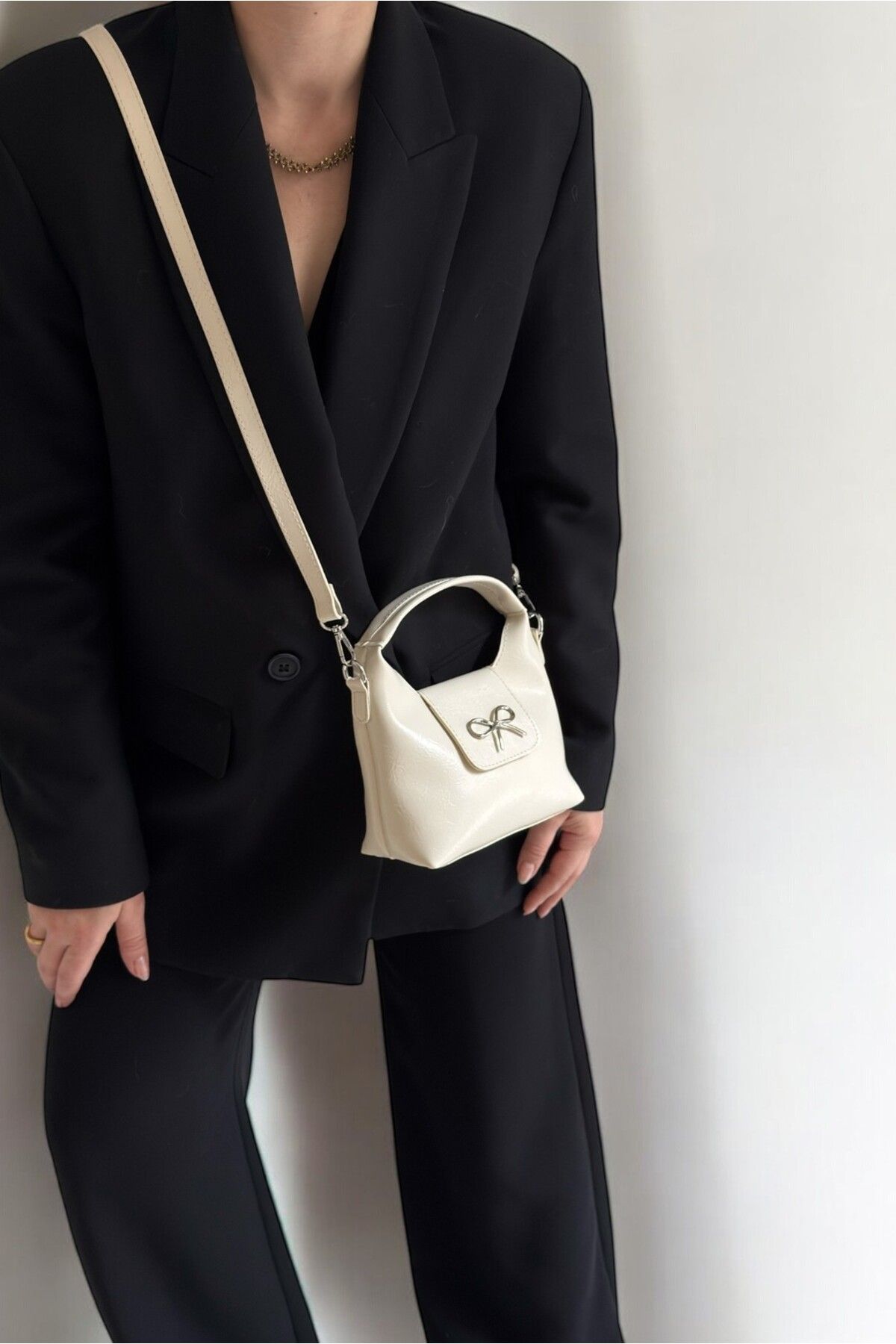 Yuka Atelier Linda Fiyonk Detaylı Çapraz Askılı Mini El Çantası