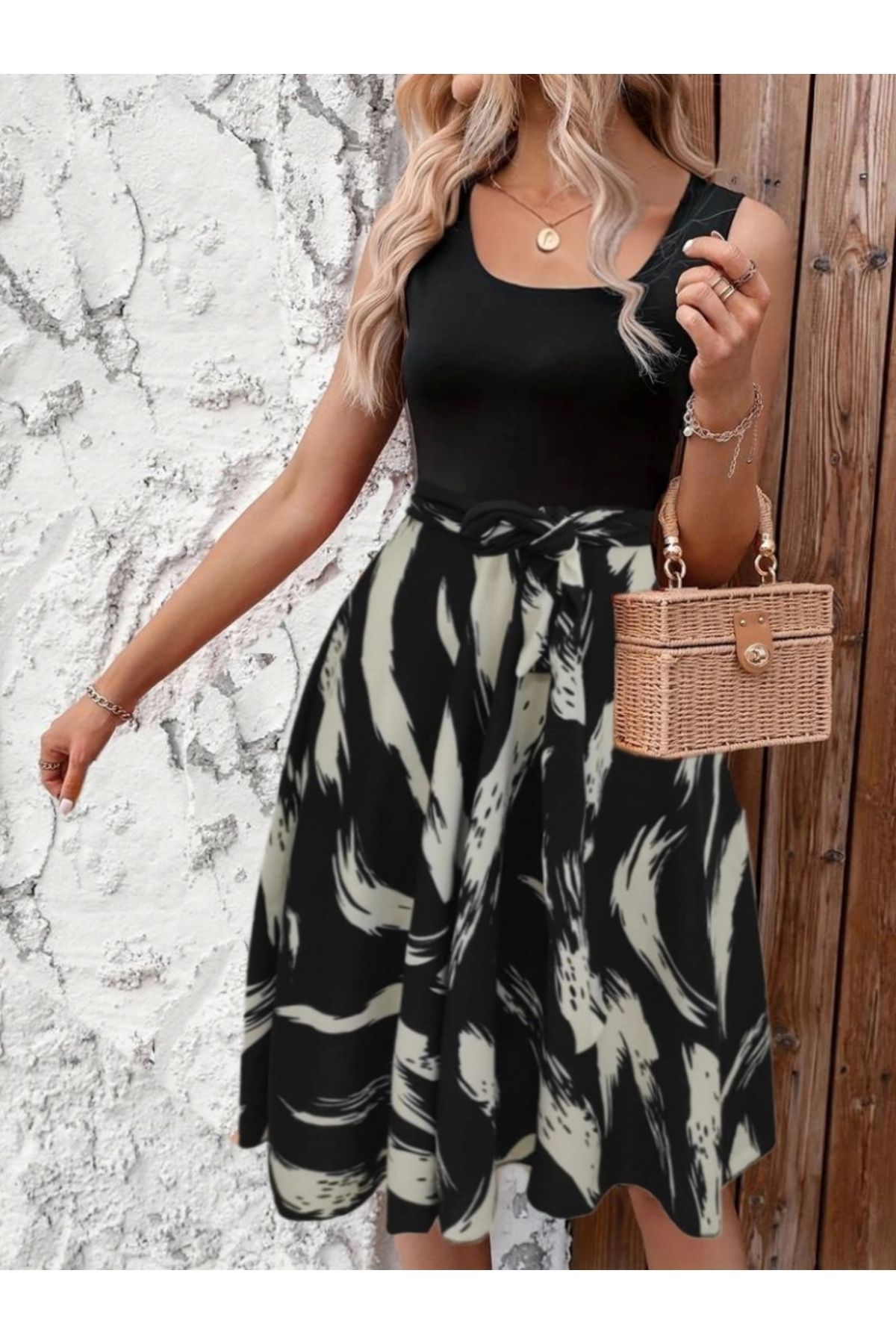 Butik Kadın Askılı Yuvarlak Yakalı Belden Kuşaklı Zikzak Desenli Süprem Elbise