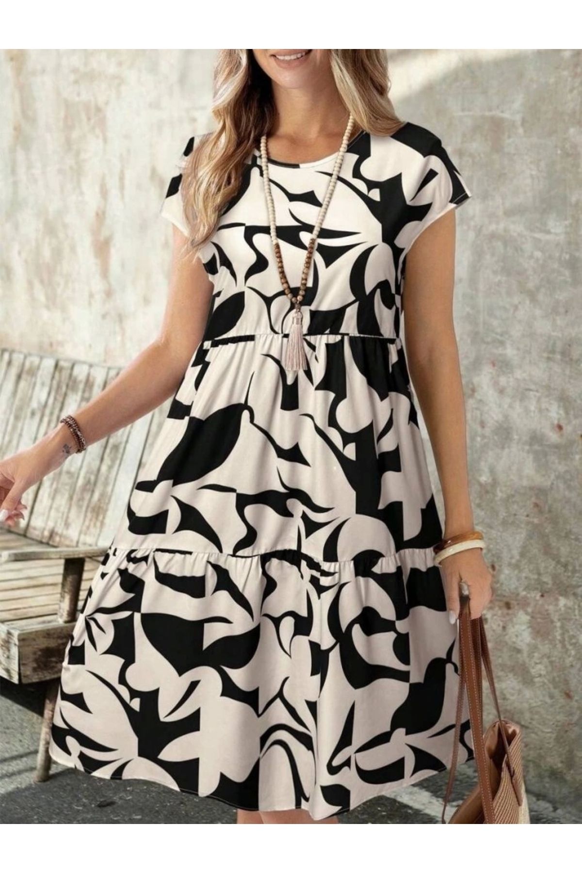Butik Kadın Kısa Kollu Bisiklet Yaka Desenli Fırfırlı Süprem Elbise