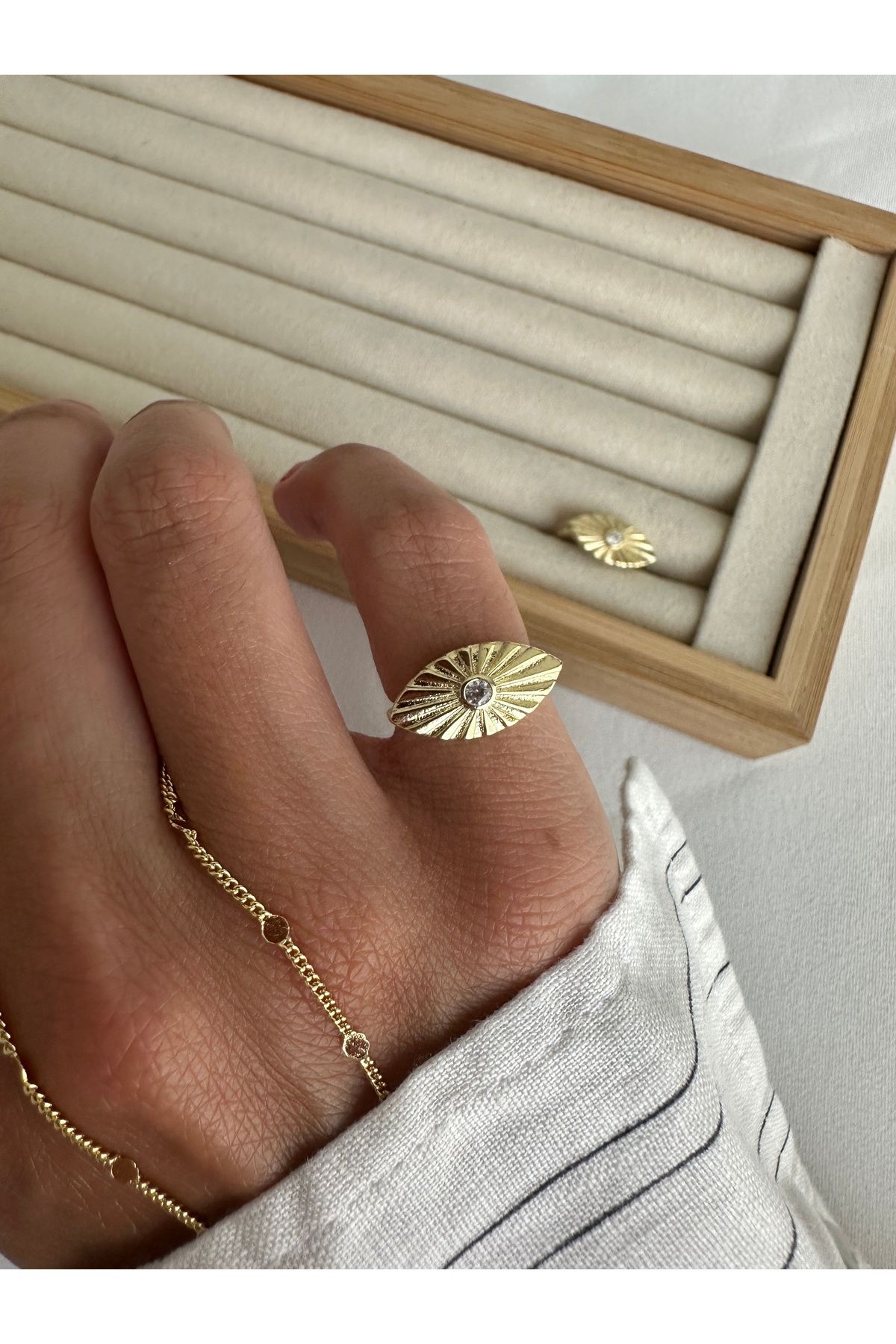 ringbox Taşlı Göz Serçe Parmak Yüzüğü