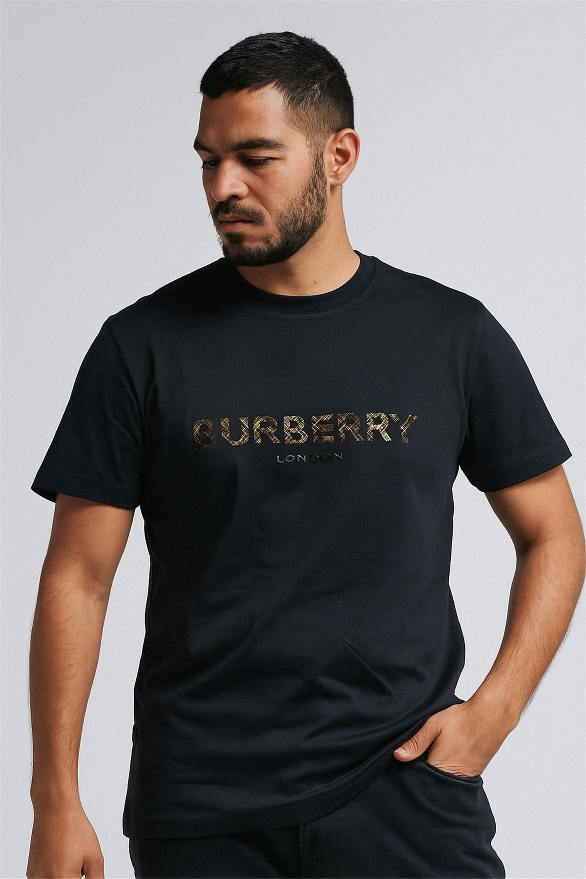 Trend07 TREND KAPINDA BURBRY LONDON BİSİKLET YAKA TSHİRT SİYAH