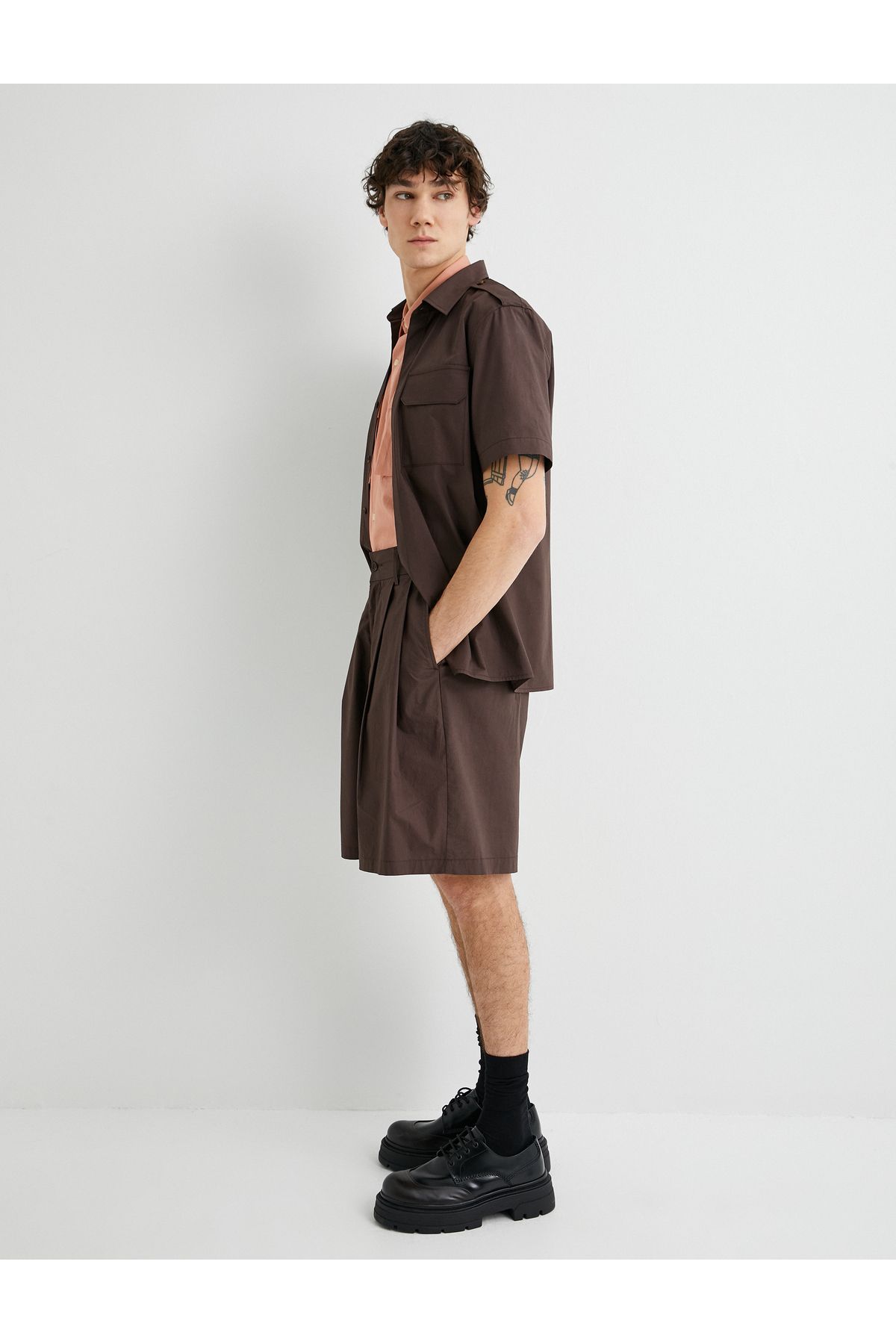 Koton Yeni Sezon Kumaş Şort Oversize Pileli Chino Düğmeli Cep Detaylı