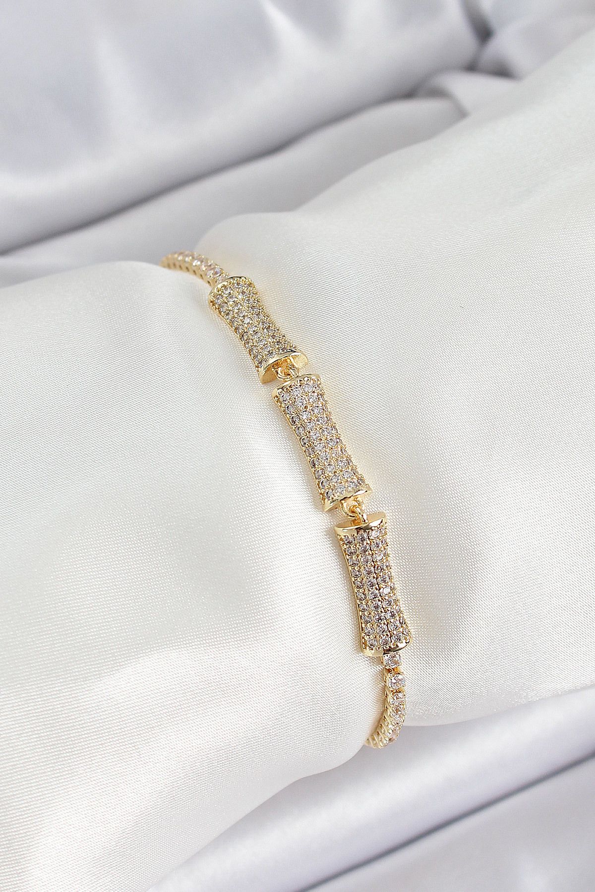 NEZADE STORE Pirinç Gold Renk Zirkon Taşlı Kemik Model Kadın Bileklik - Lisinya
