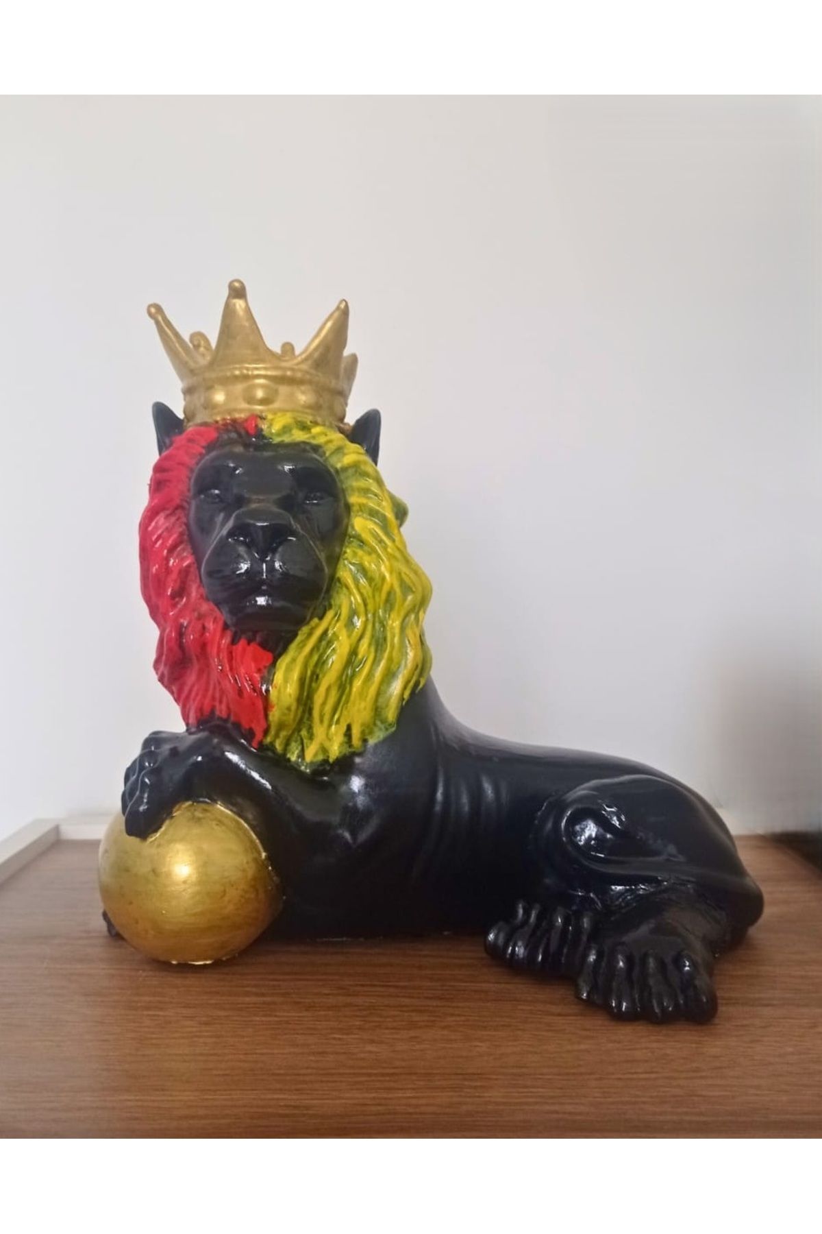 Yaratıcı sanatlar atölyesi Sarı-Kırmızı Galatasaray Renklerinde Yeleli El Yapımı Aslan Heykel Biblo 30 CM