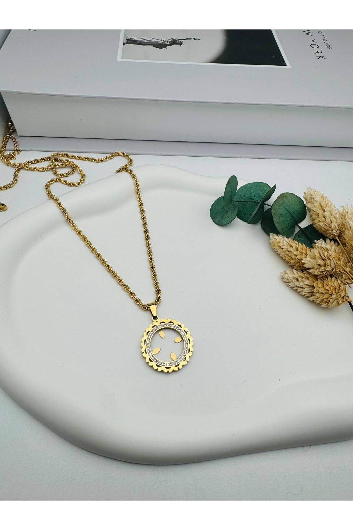 nerede bulurum İçi Boş Çeyrekli Çelik Kolye (Gold) 0106331