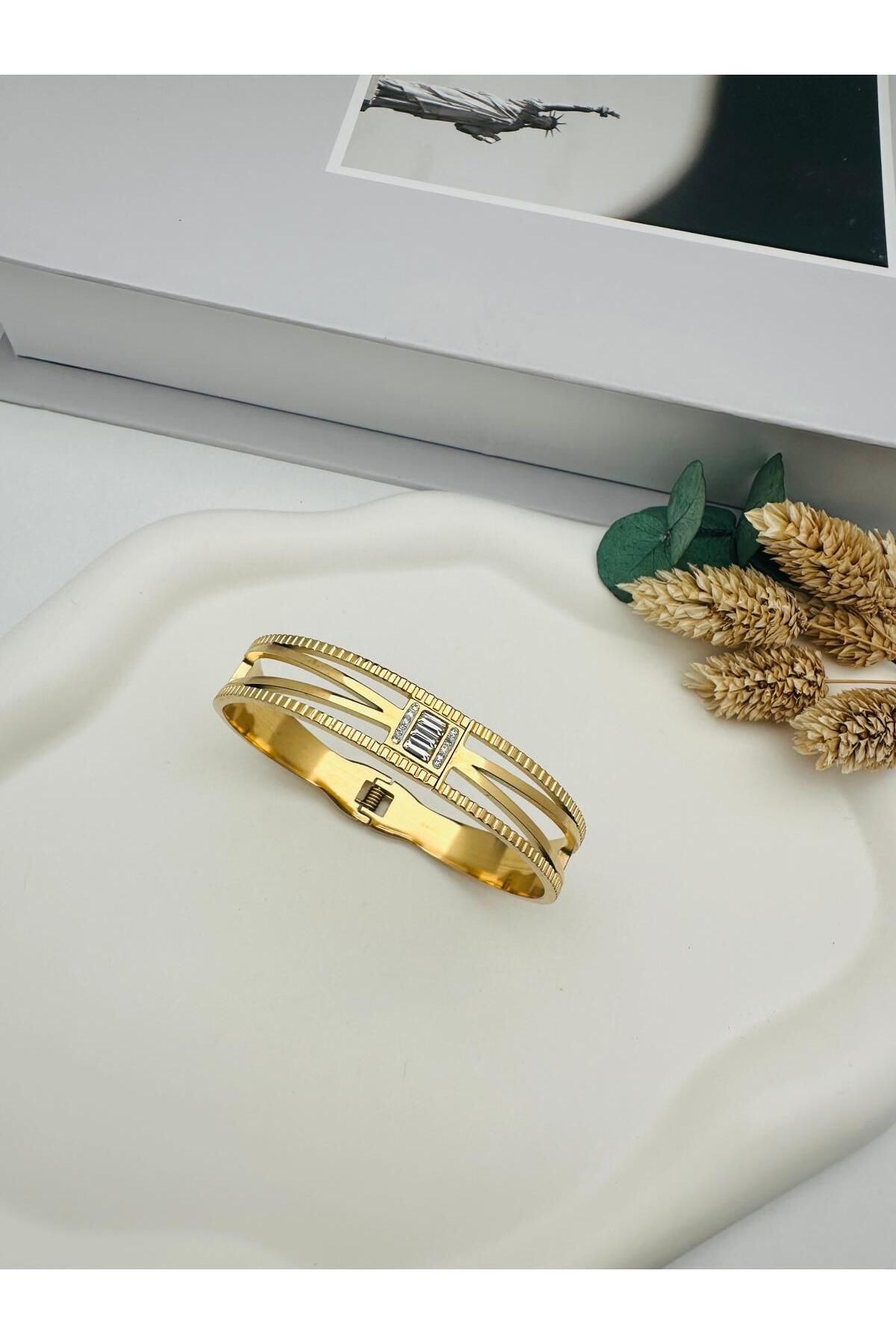 GLY ÇLKBİJUTERİ Taşlı Çelik Kelepçe (Gold) 22031