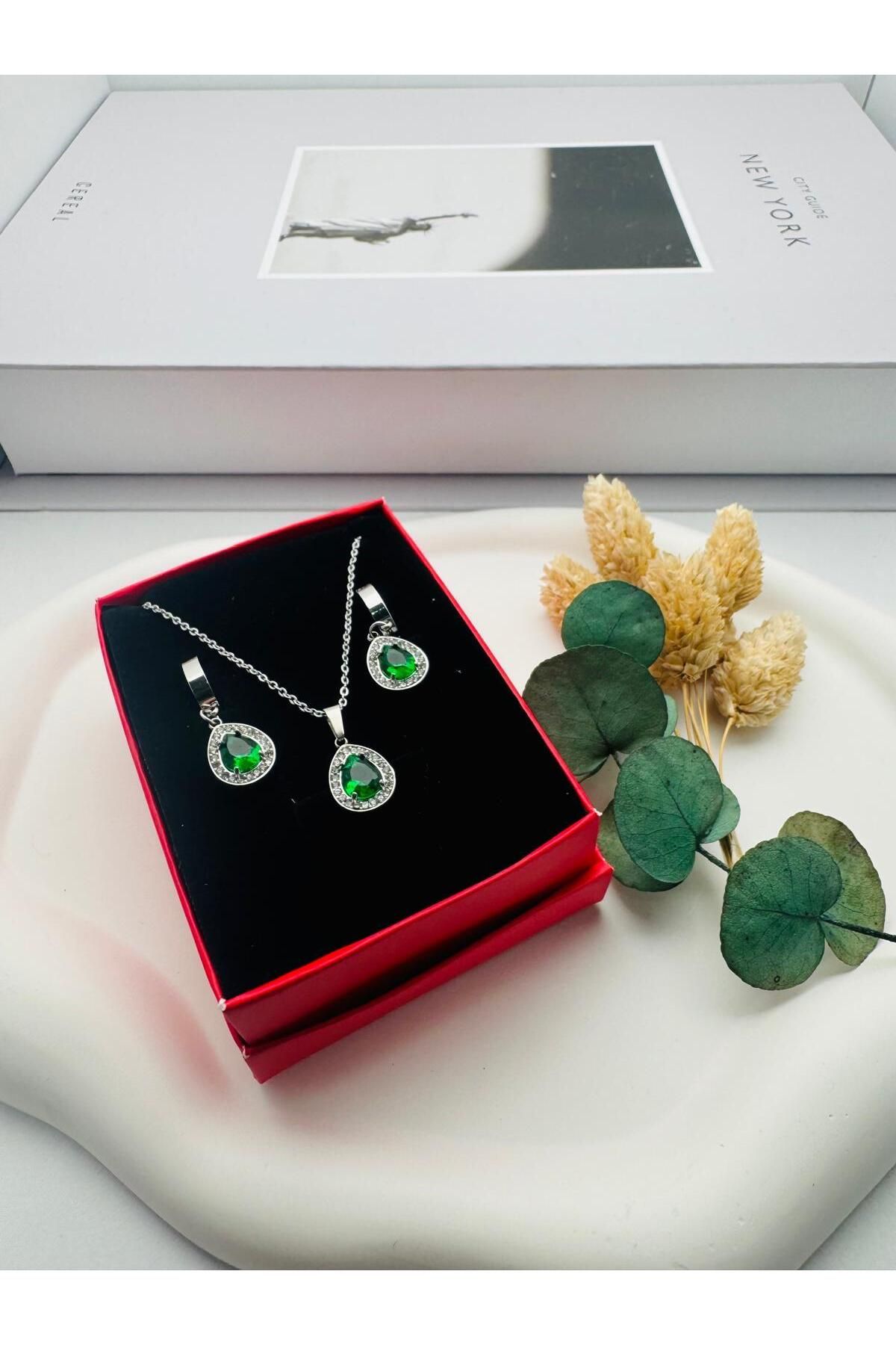 nerede bulurum Çelik Kolye ve Küpe (Gümüş) 0106333-1