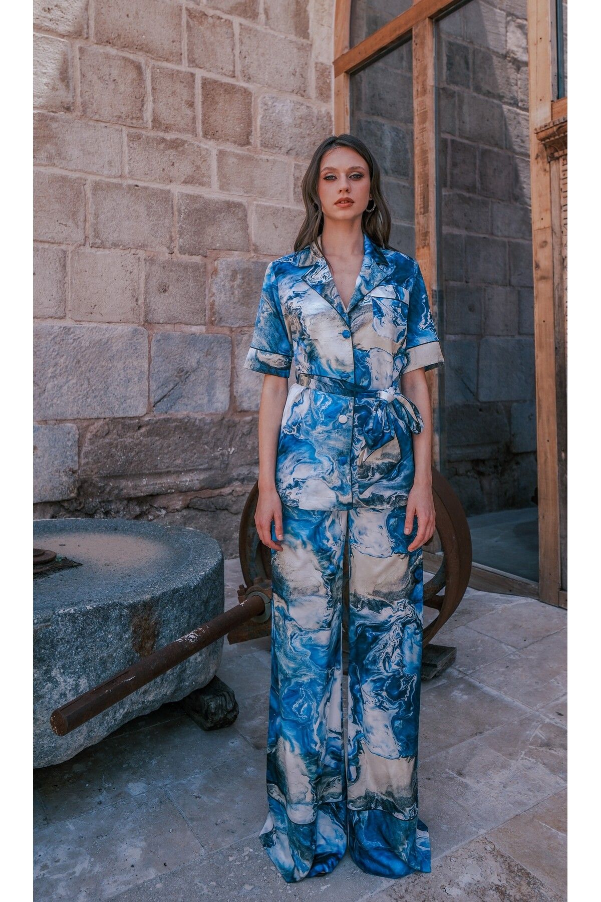 Esra Semiz MAVİ İPEK SATEN MERMER DESEN PANTOLON