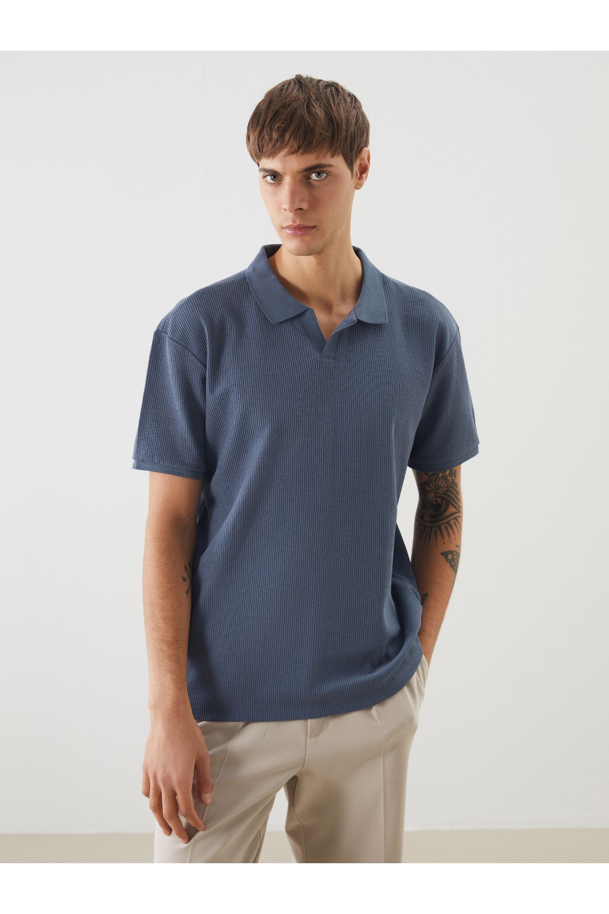 LC Waikiki Polo Yaka Dokulu Kadın Tişört