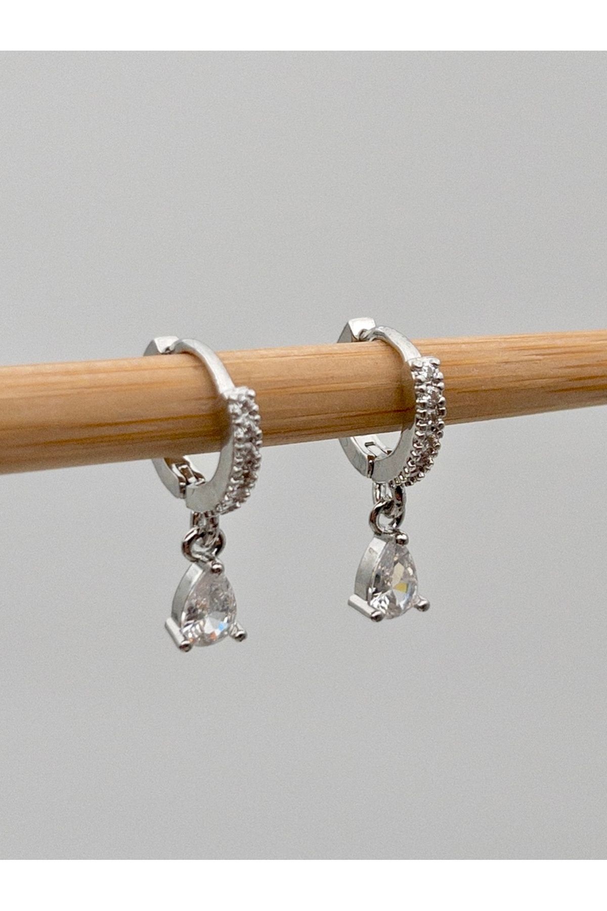 Siya Silver Zirkon Taşlı Damla Model Tek Taşlı Minimal Çelik Küpe - 2 cm