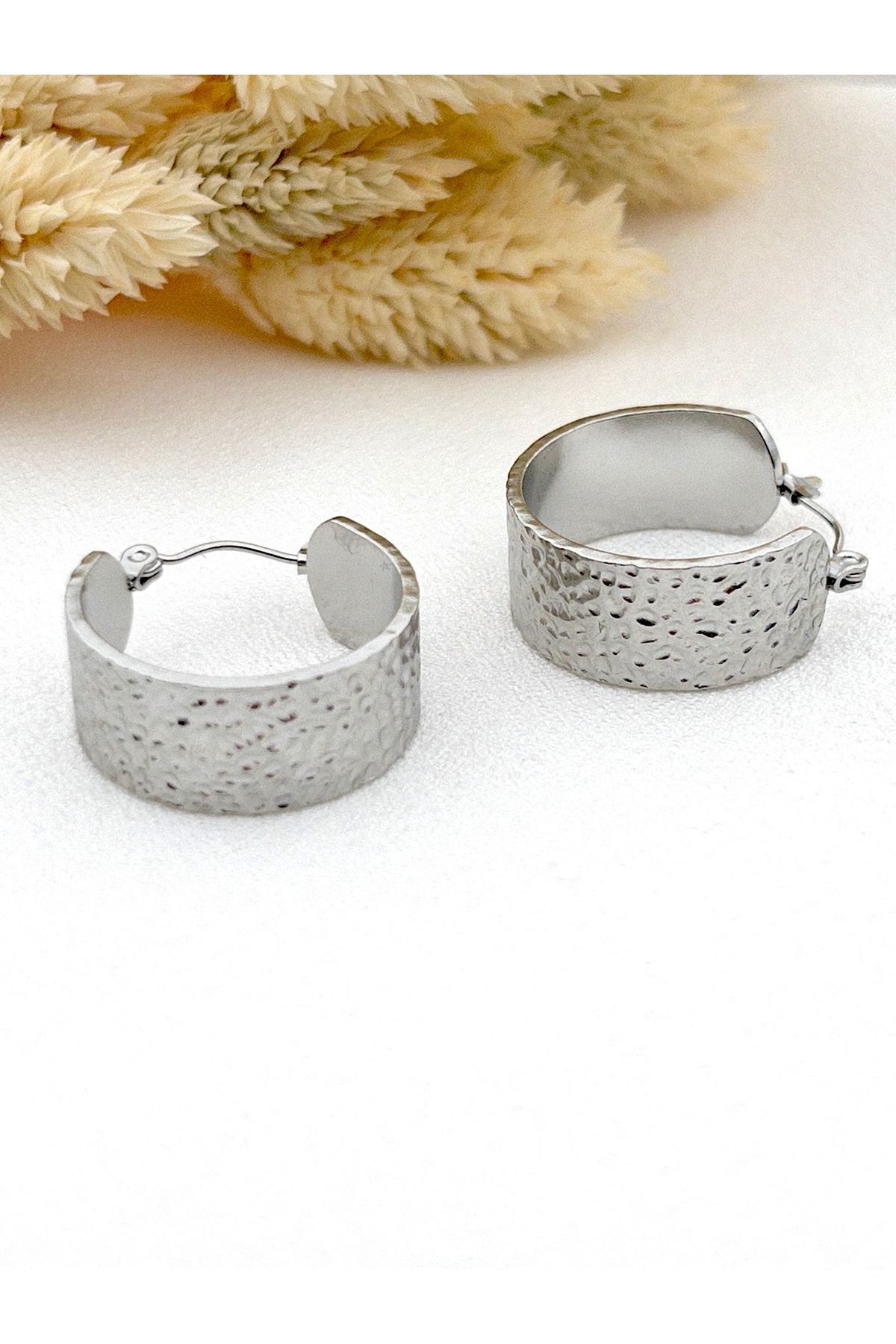 Siya Silver Desenli Yuvarlak Kararmaz Çelik Kalın Halka Küpe - 2,4 cm