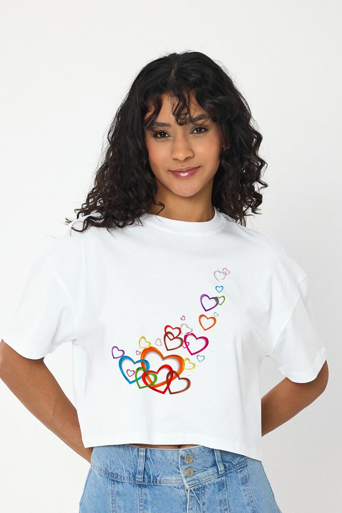 Windy Island Kadın Bisiklet Yaka Renkli Kalpler Baskılı Crop T-shirt