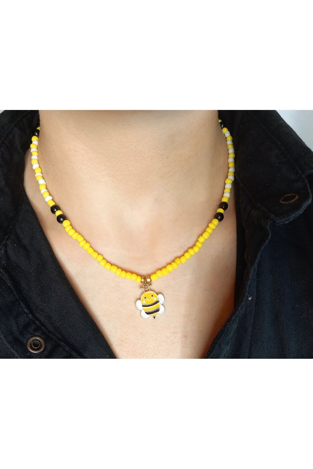 Crystal Atelier Arı Figürlü Sarı Siyah Boncuklu Kolye–Yazlık Renkli Sevimli Tasarım El Yapımı Trend Takı-Arı Kolye