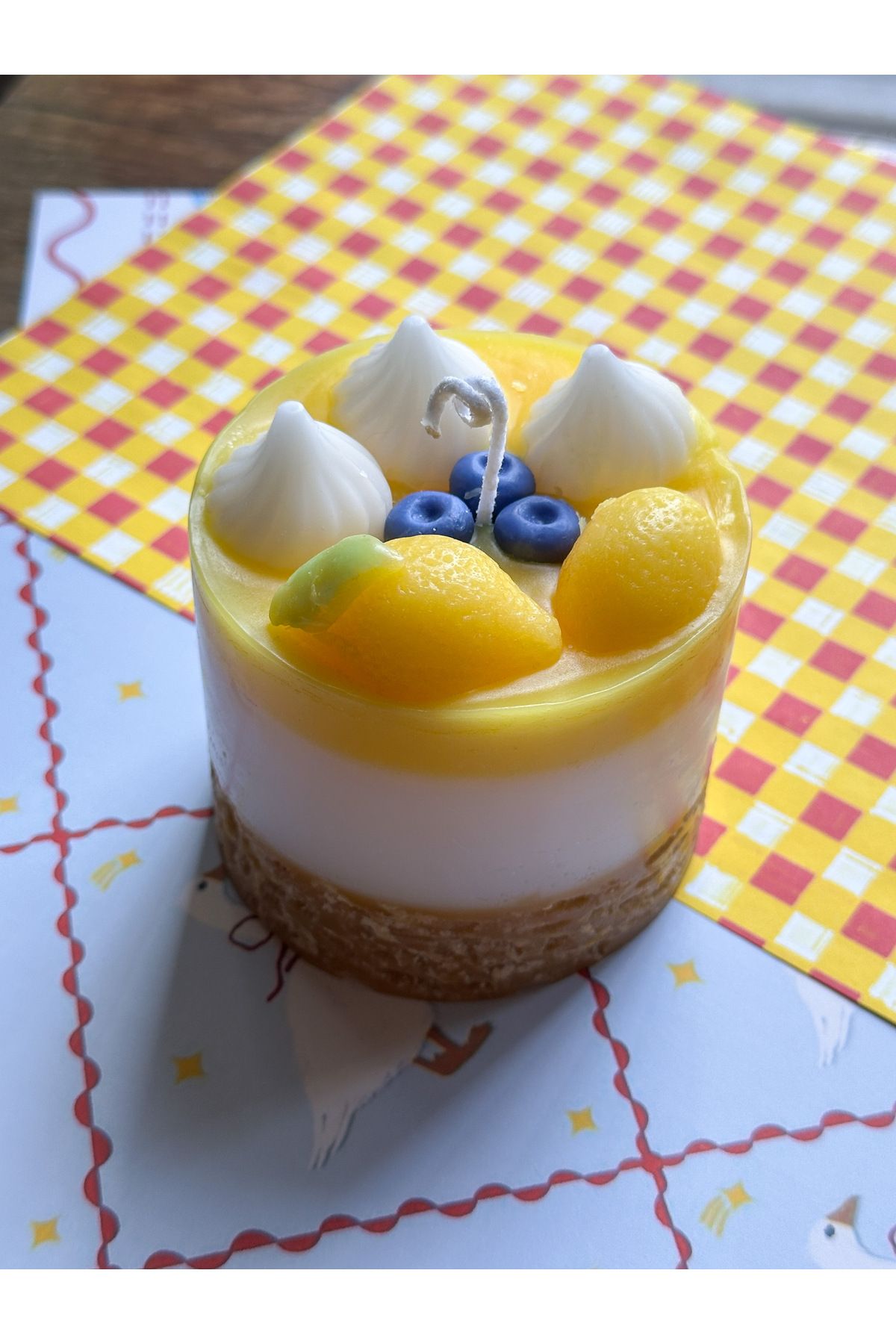 Aromisa candle Limonlu Cheesecake Şekilli Limon ve Vanilya Kokulu Pasta Mum