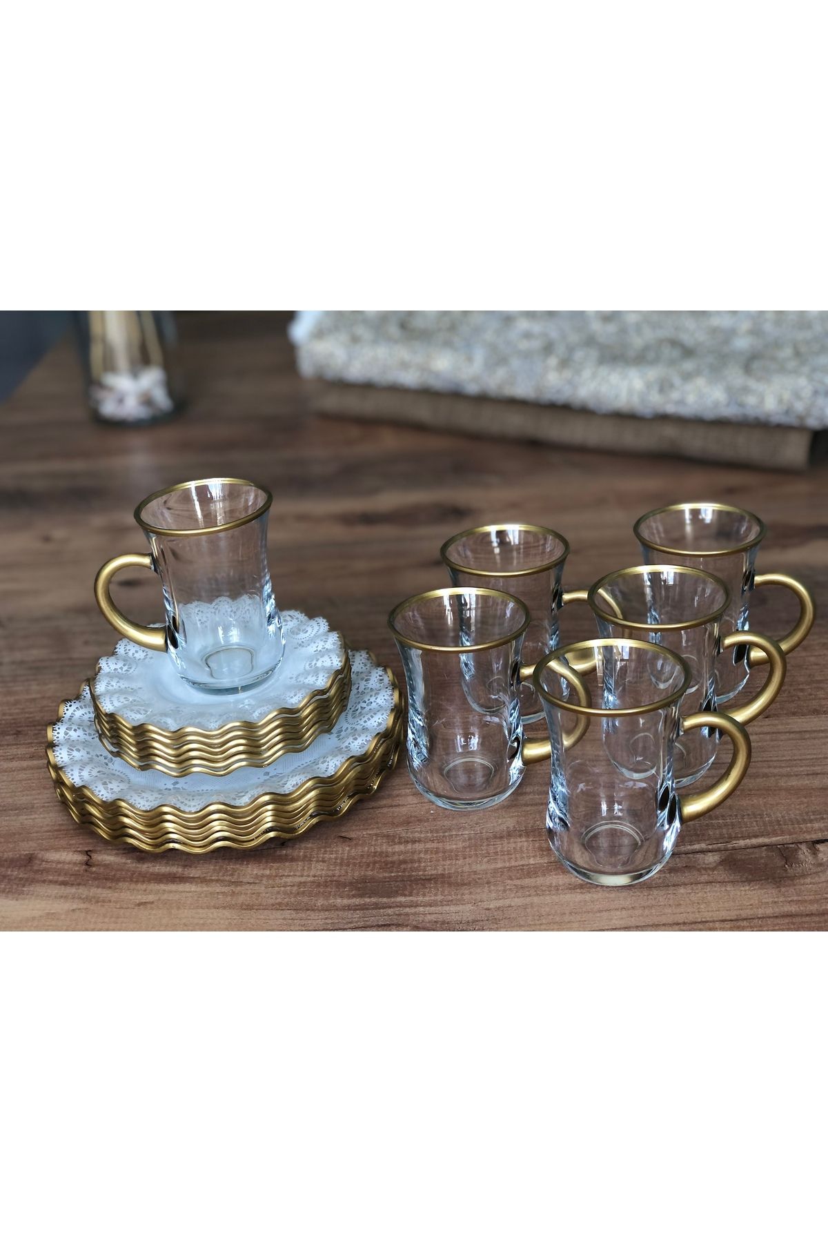 B&M Altın Dantel Desenli Kıvrımlı 18 Parça Çay Keyfi Seti (Kulplu Bardak)